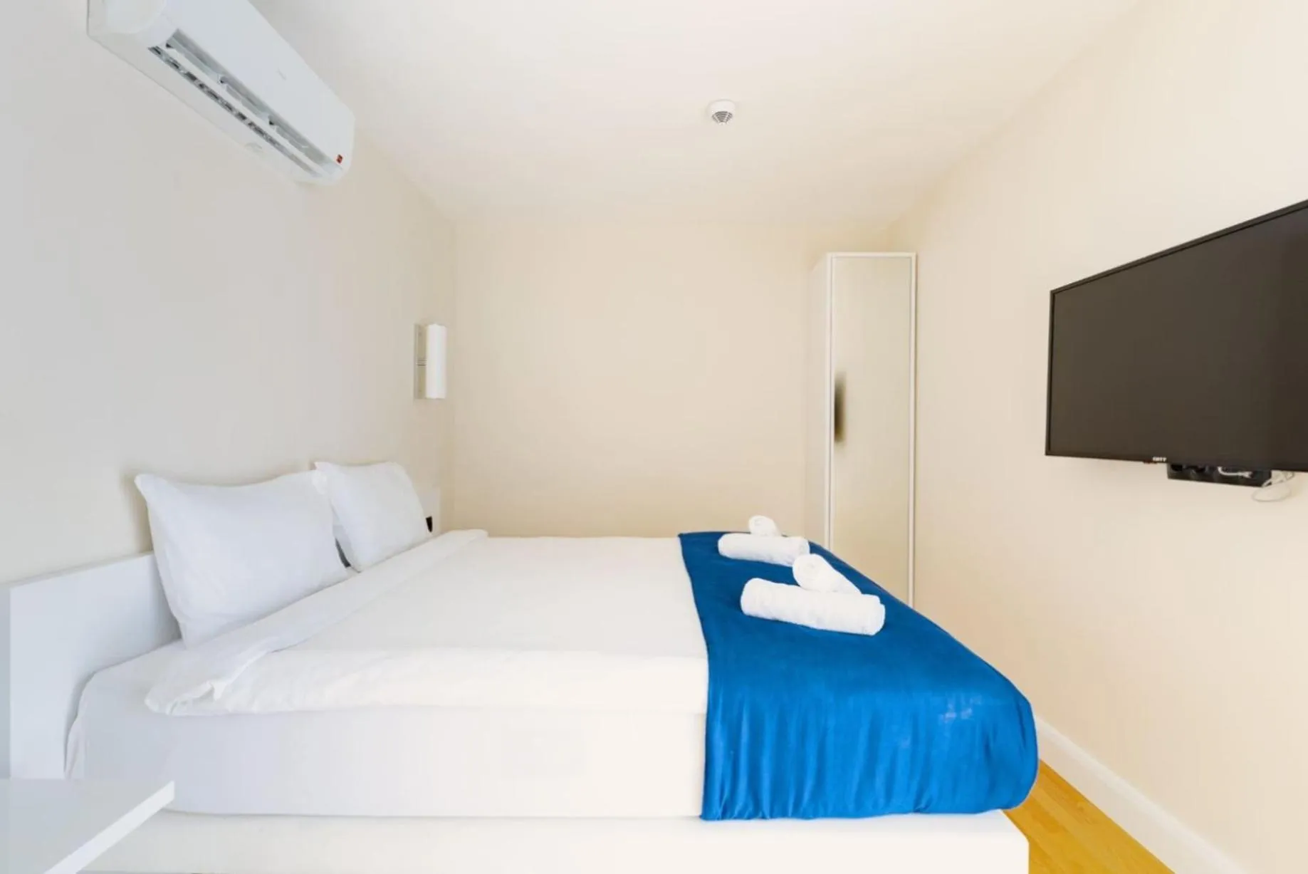 Communal lounge/ TV room, Bed in Elegance Sea View Aparthotel In Orbi City Batumi