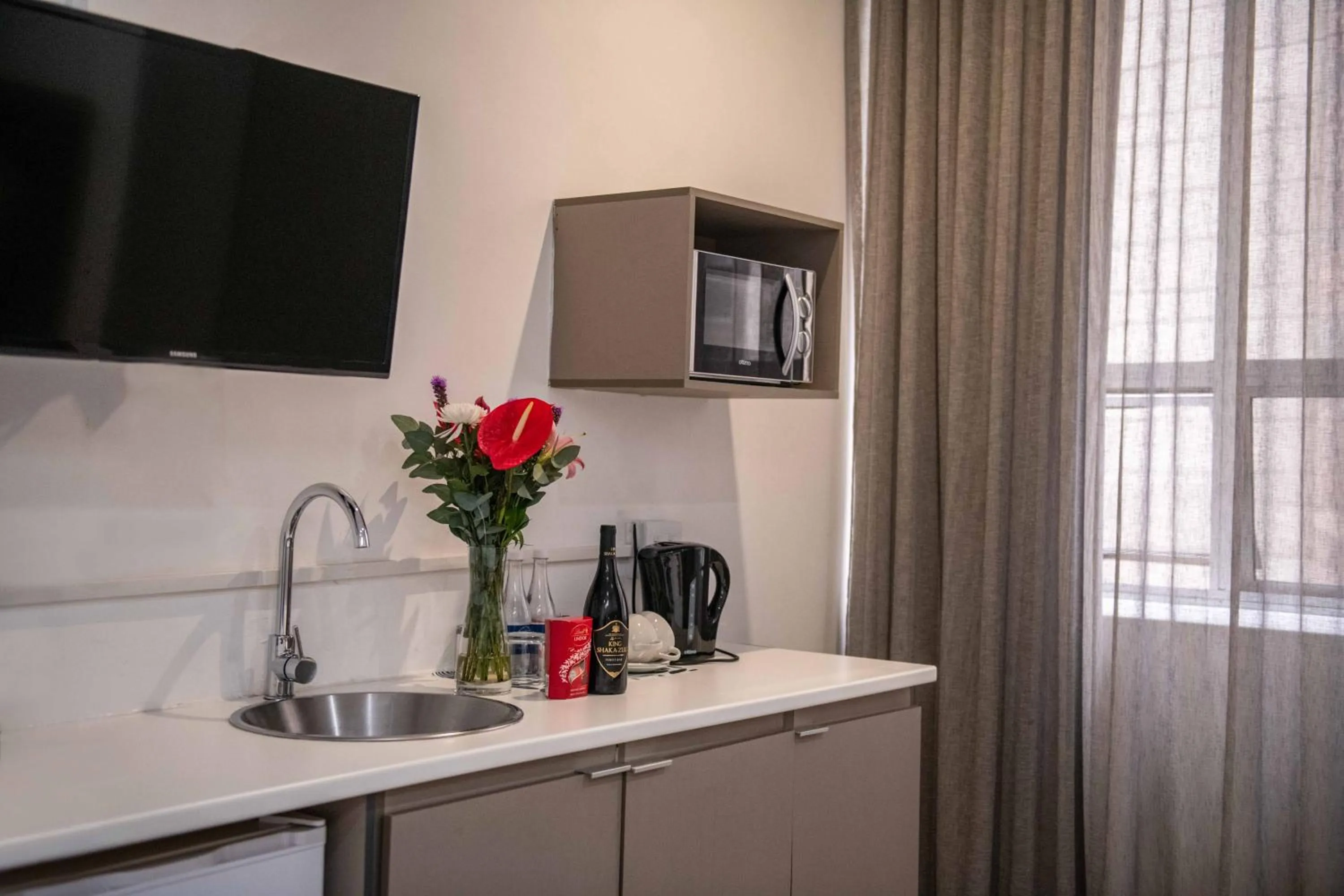 TV and multimedia in Cape Diamond Boutique Hotel