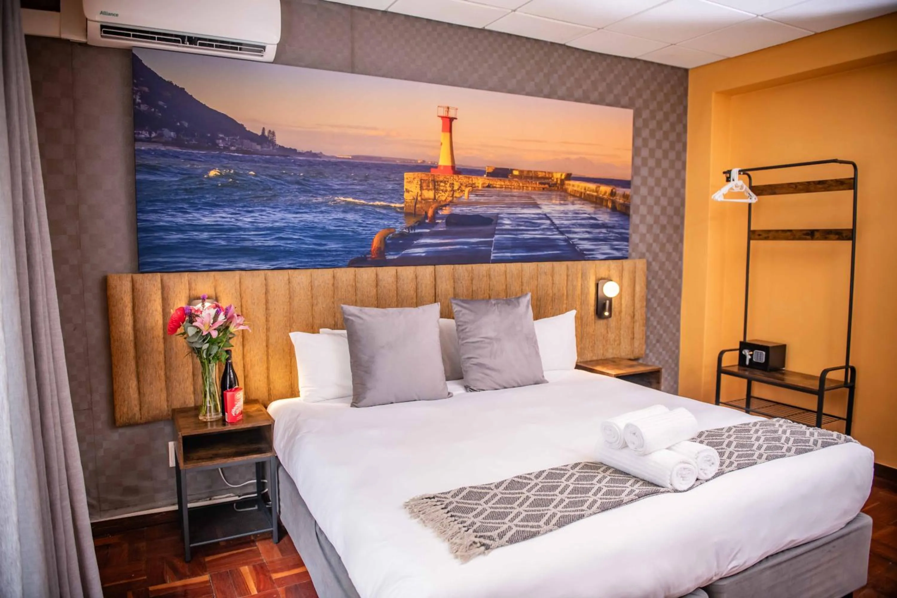 Standard Queen Room in Cape Diamond Boutique Hotel