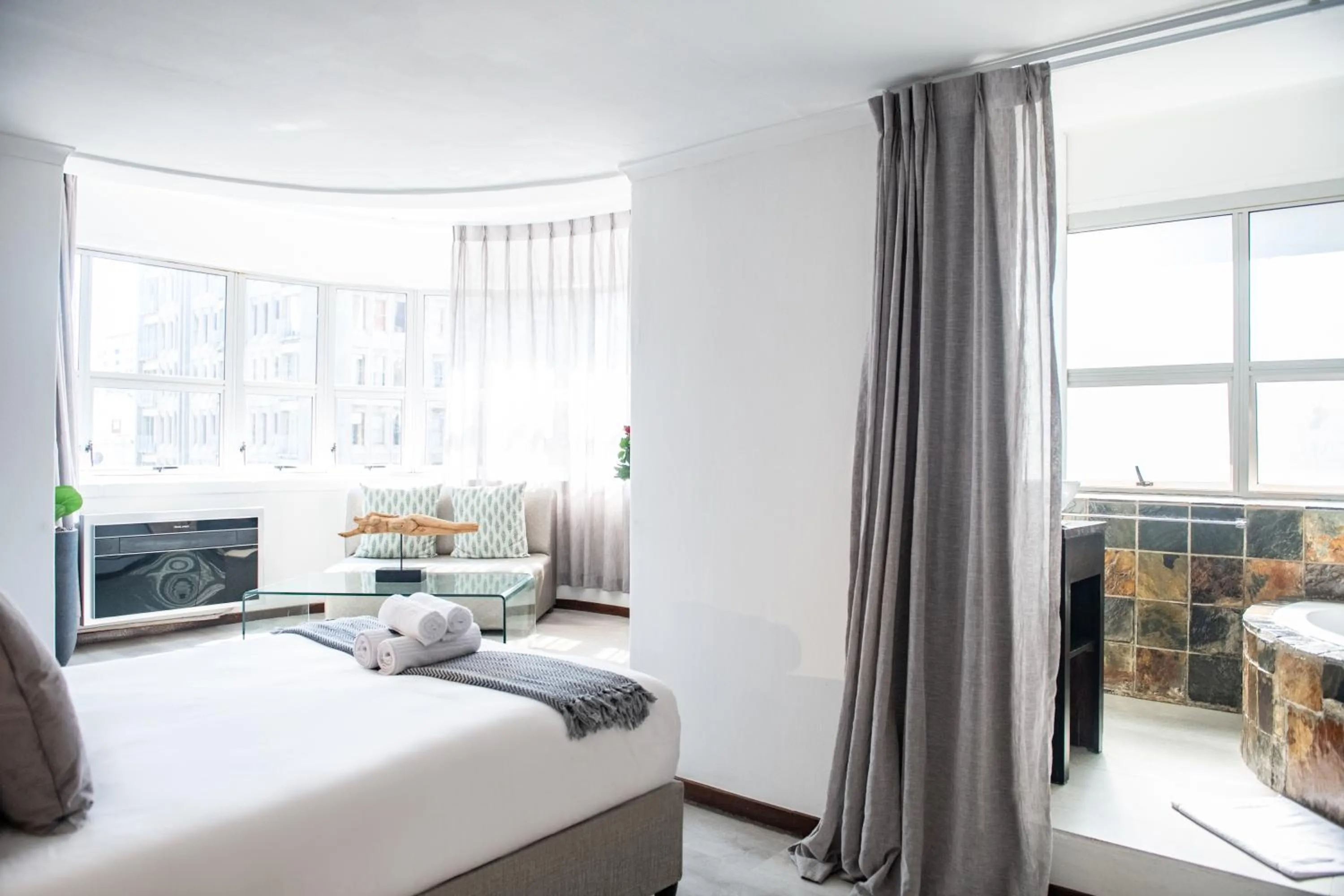 Photo of the whole room, Bed in Cape Diamond Boutique Hotel