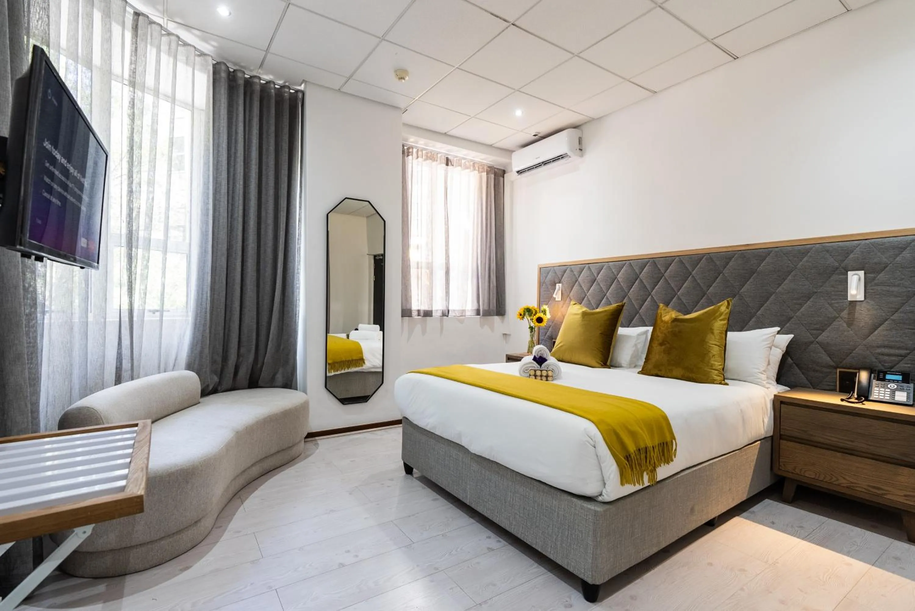 Bed in Cape Diamond Boutique Hotel