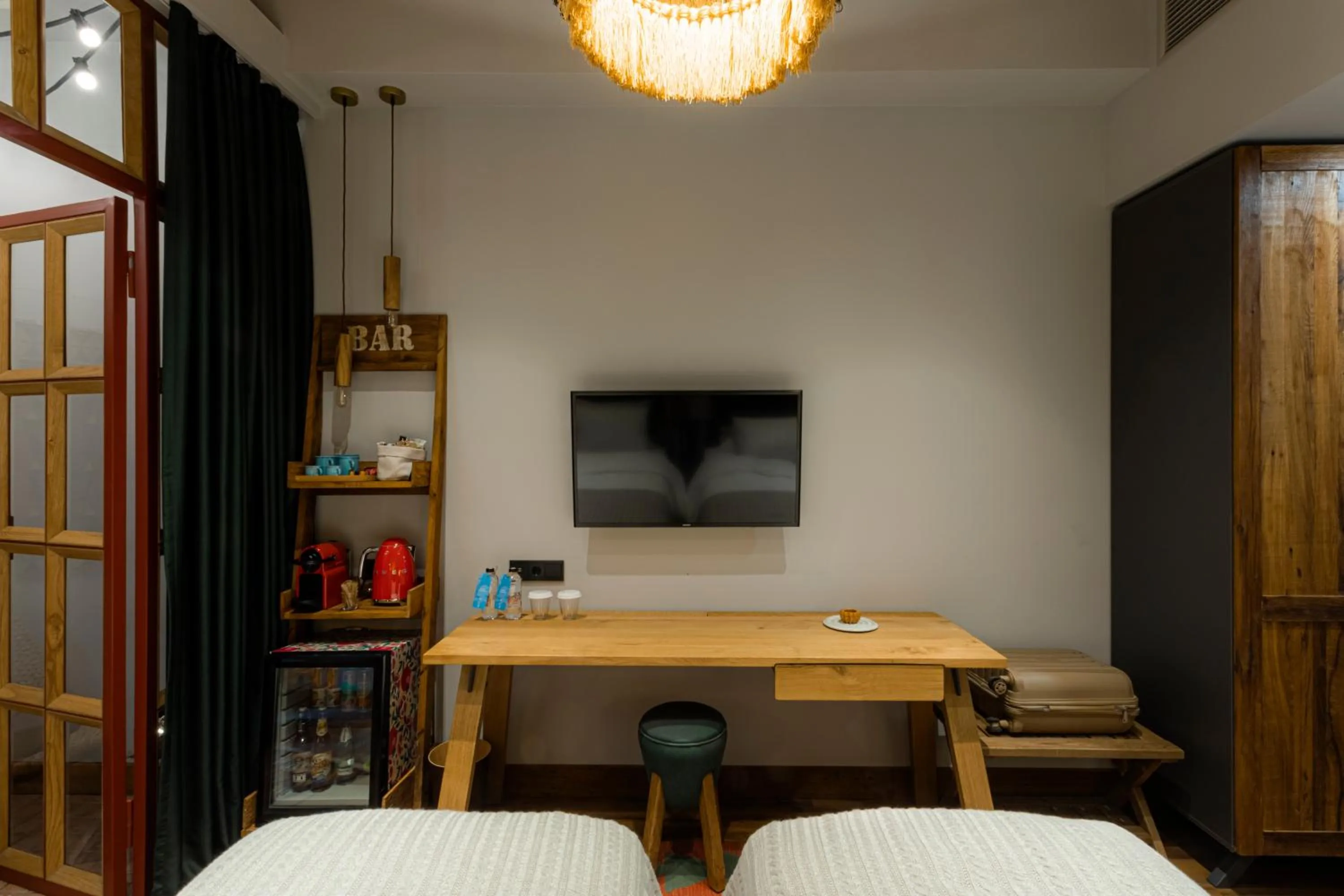 Communal lounge/ TV room in Khedi Hotel Tbilisi