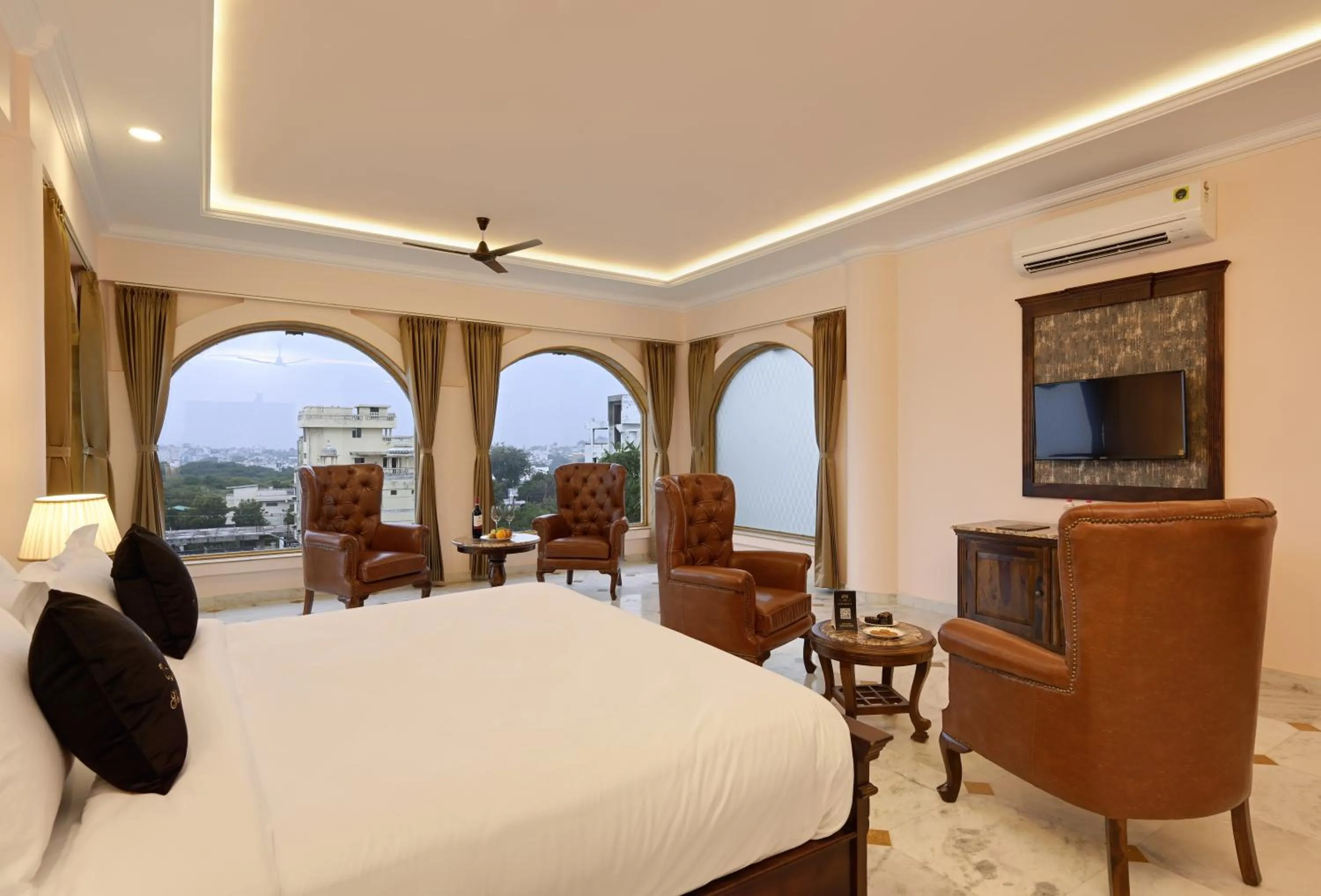 Photo of the whole room, Bed in Shahpura Barliyas House