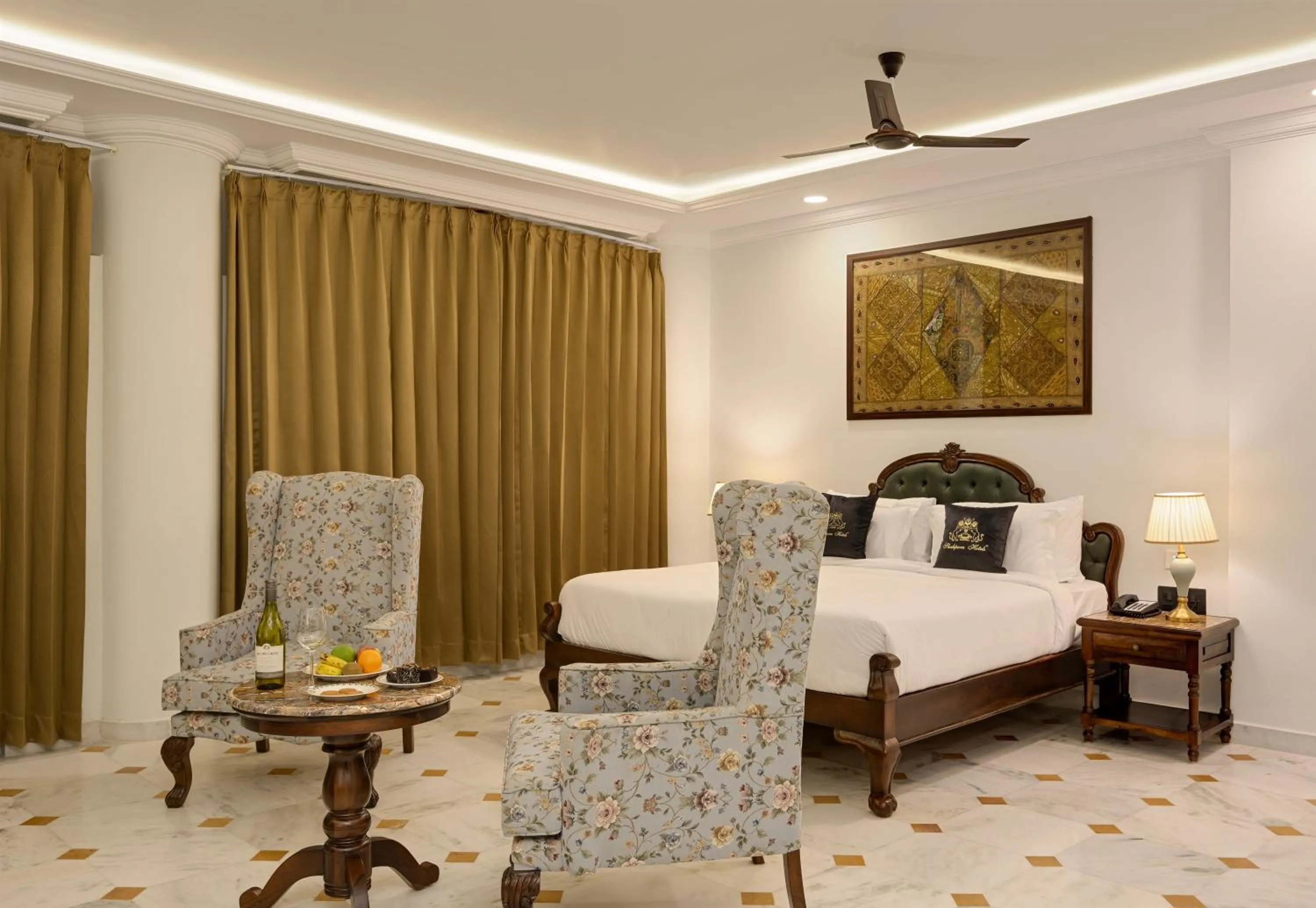 Seating area, Bed in Shahpura Barliyas House