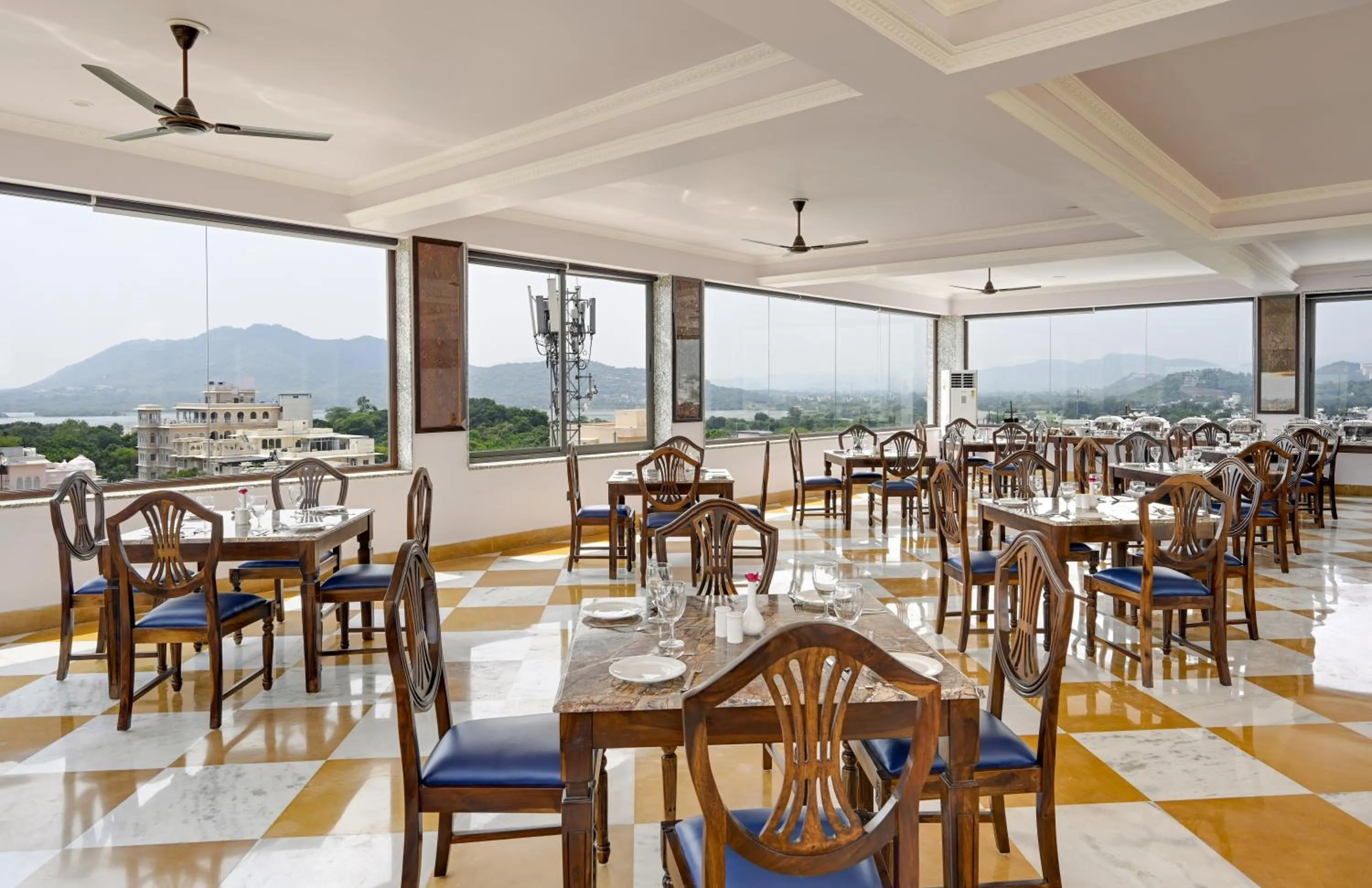 Restaurant/places to eat in Shahpura Barliyas House