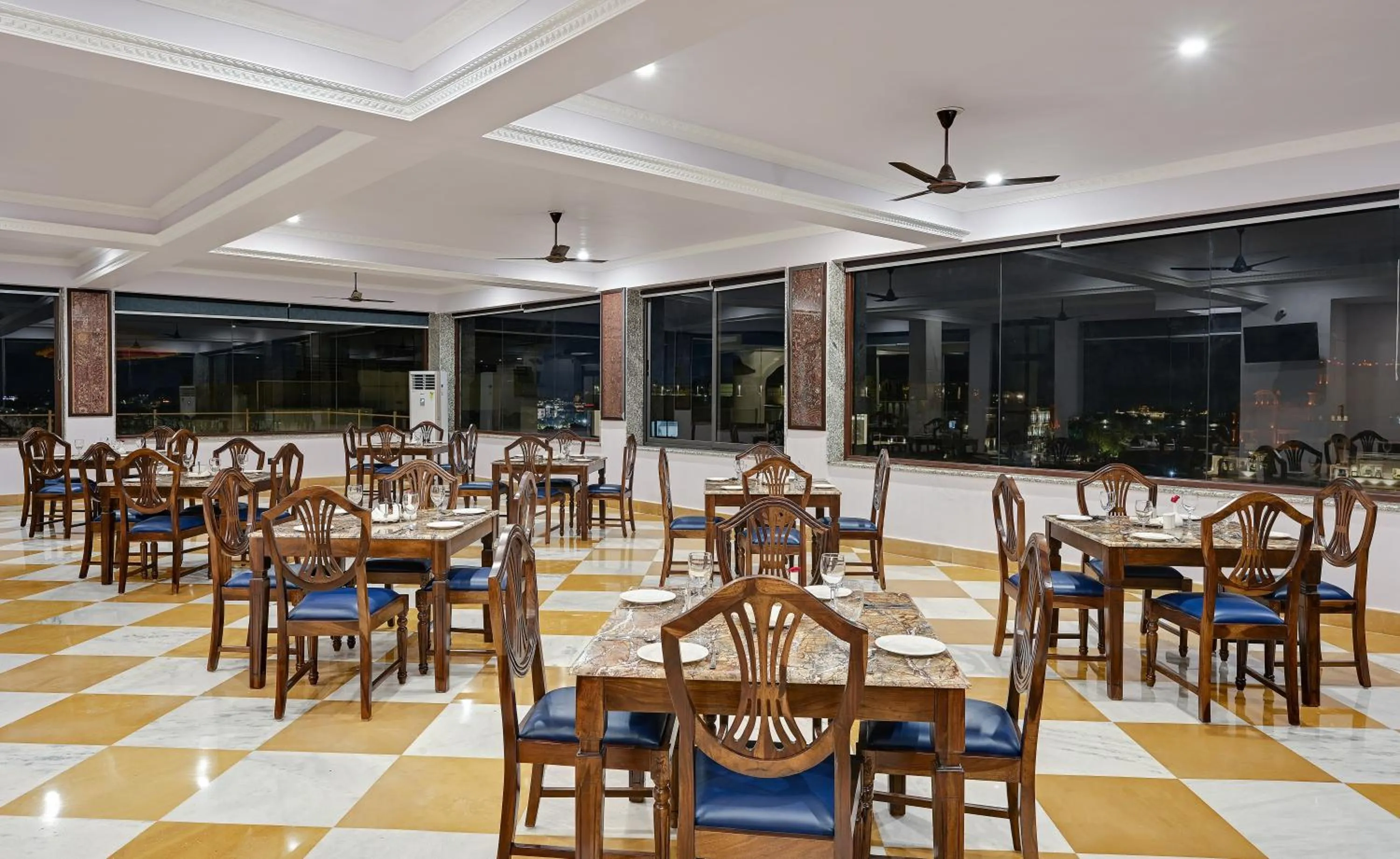Restaurant/places to eat in Shahpura Barliyas House