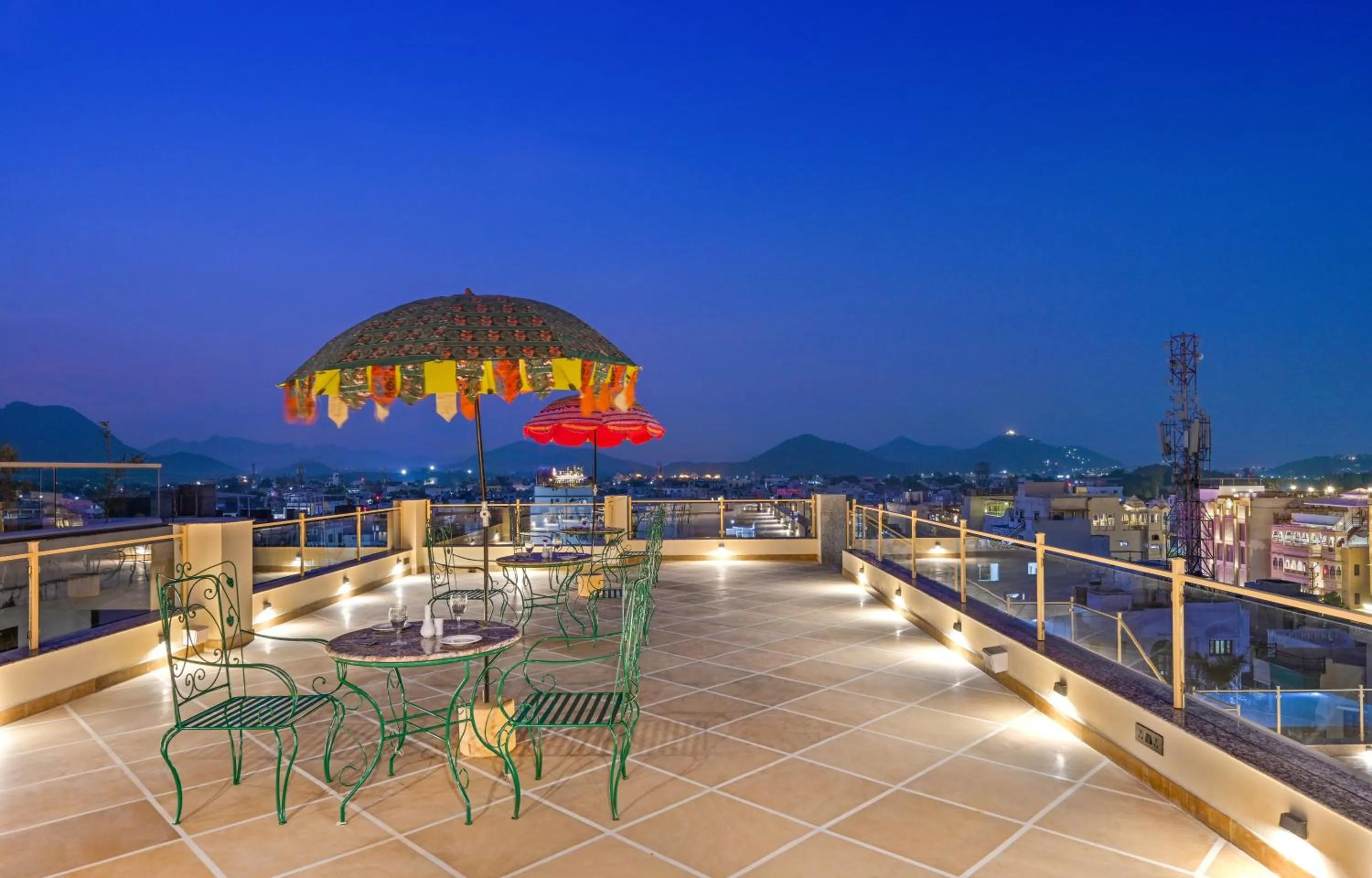 Restaurant/places to eat in Shahpura Barliyas House