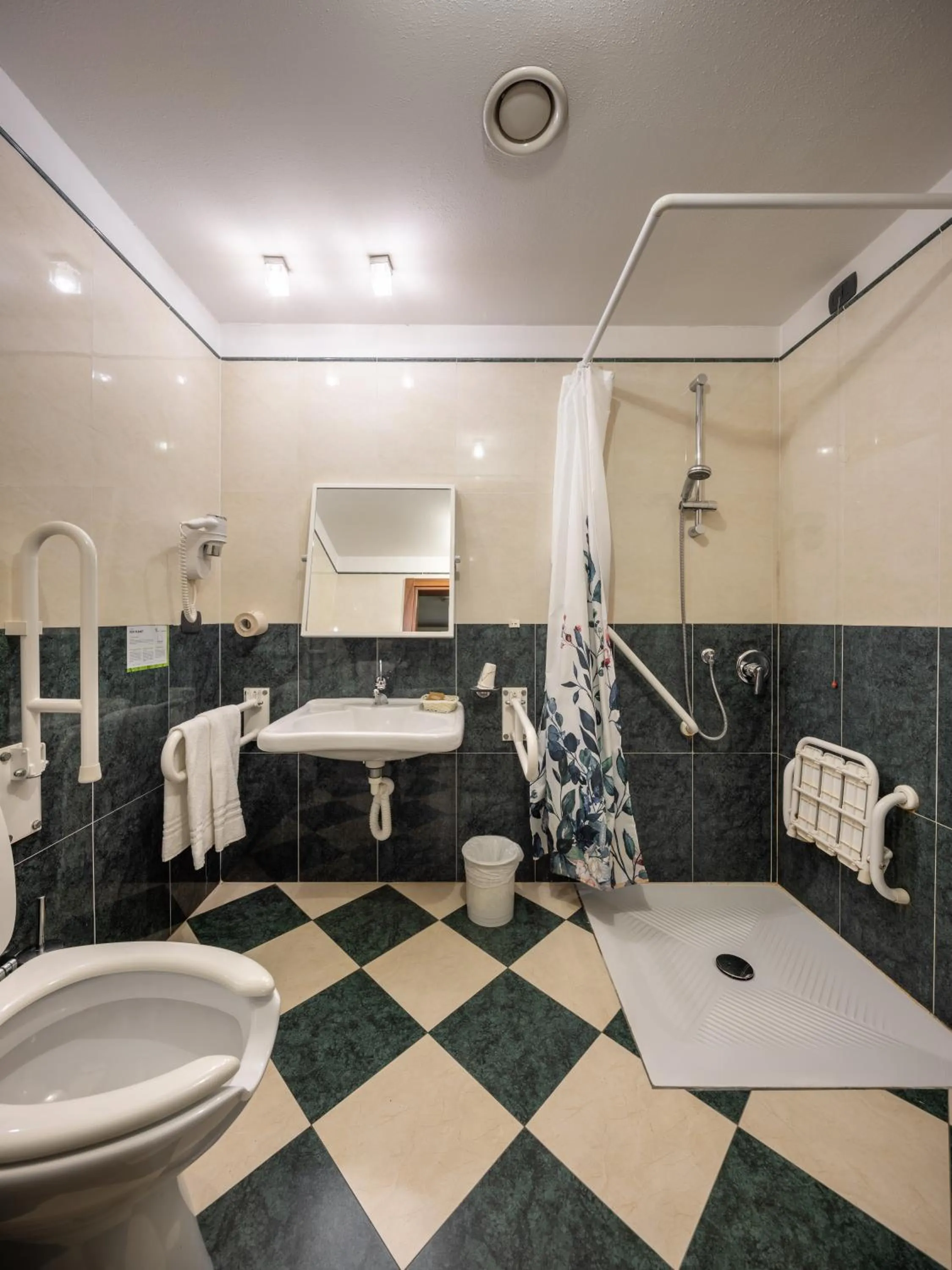 Bathroom in Hotel Lucrezia Borgia