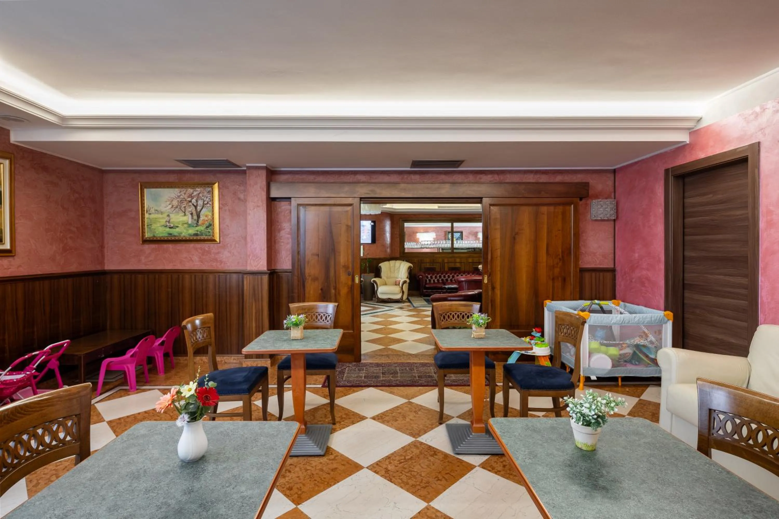 Communal lounge/ TV room in Hotel Lucrezia Borgia