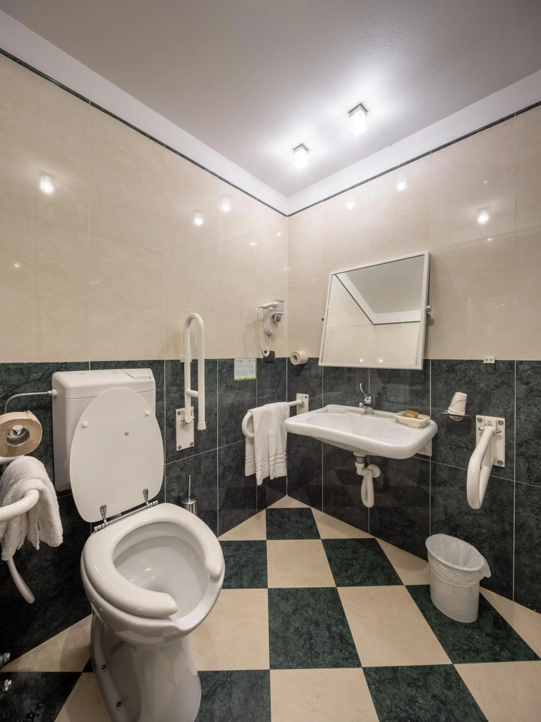 Bathroom in Hotel Lucrezia Borgia