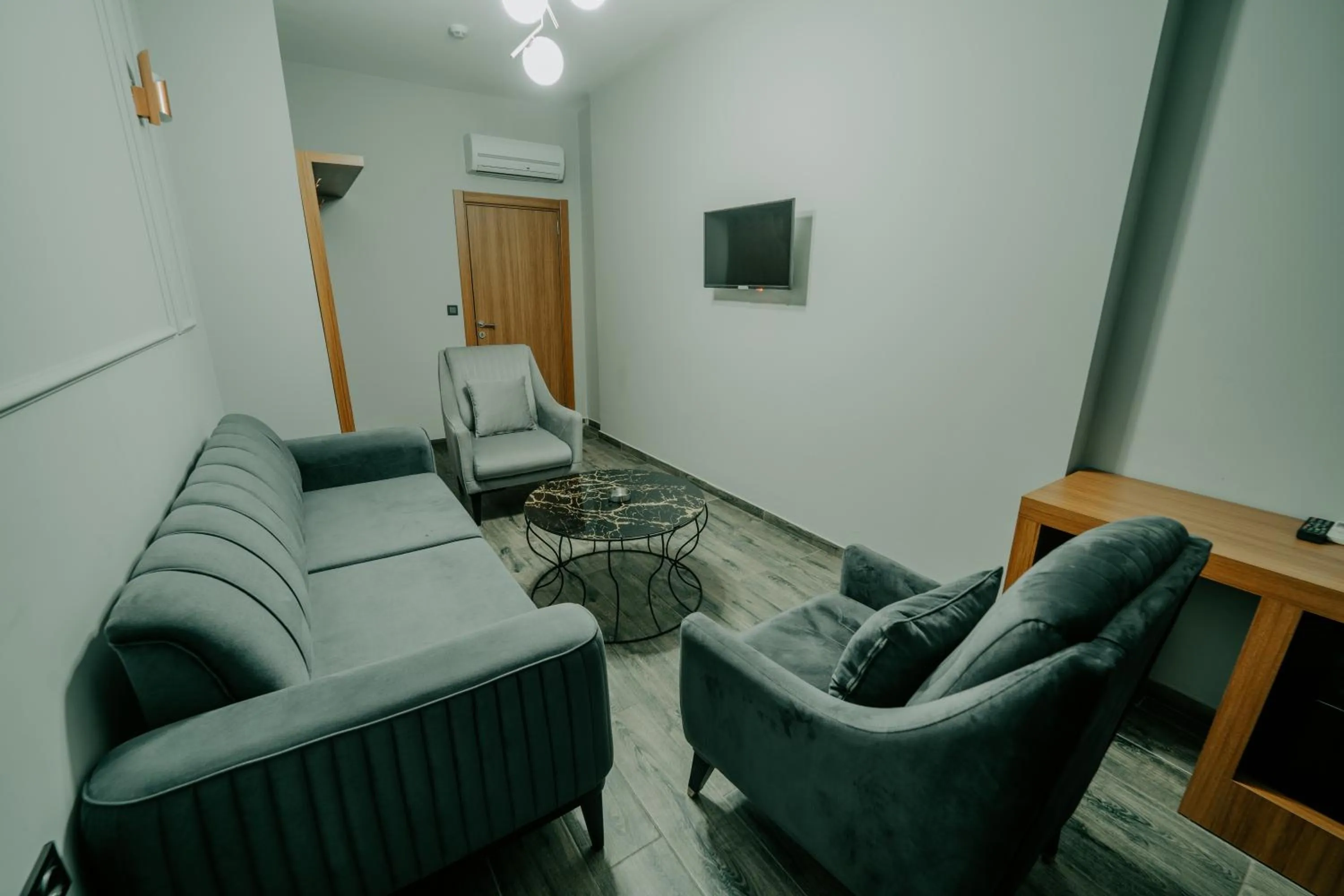 TV and multimedia in Grand Quars Hotel