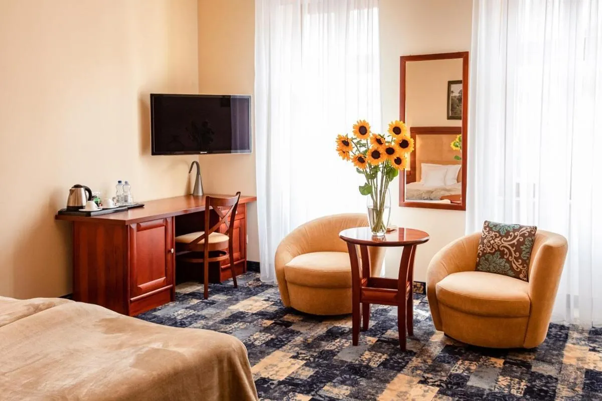 TV and multimedia, Bed in Hotel Hubertus Rzeszów