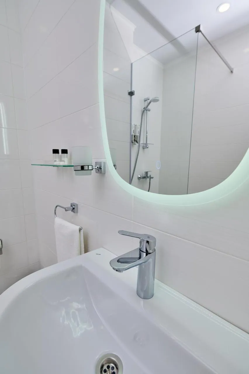 Bathroom in Victoria Hotel