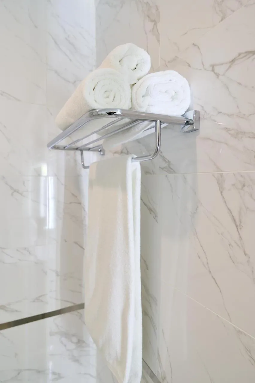 Bathroom in Victoria Hotel