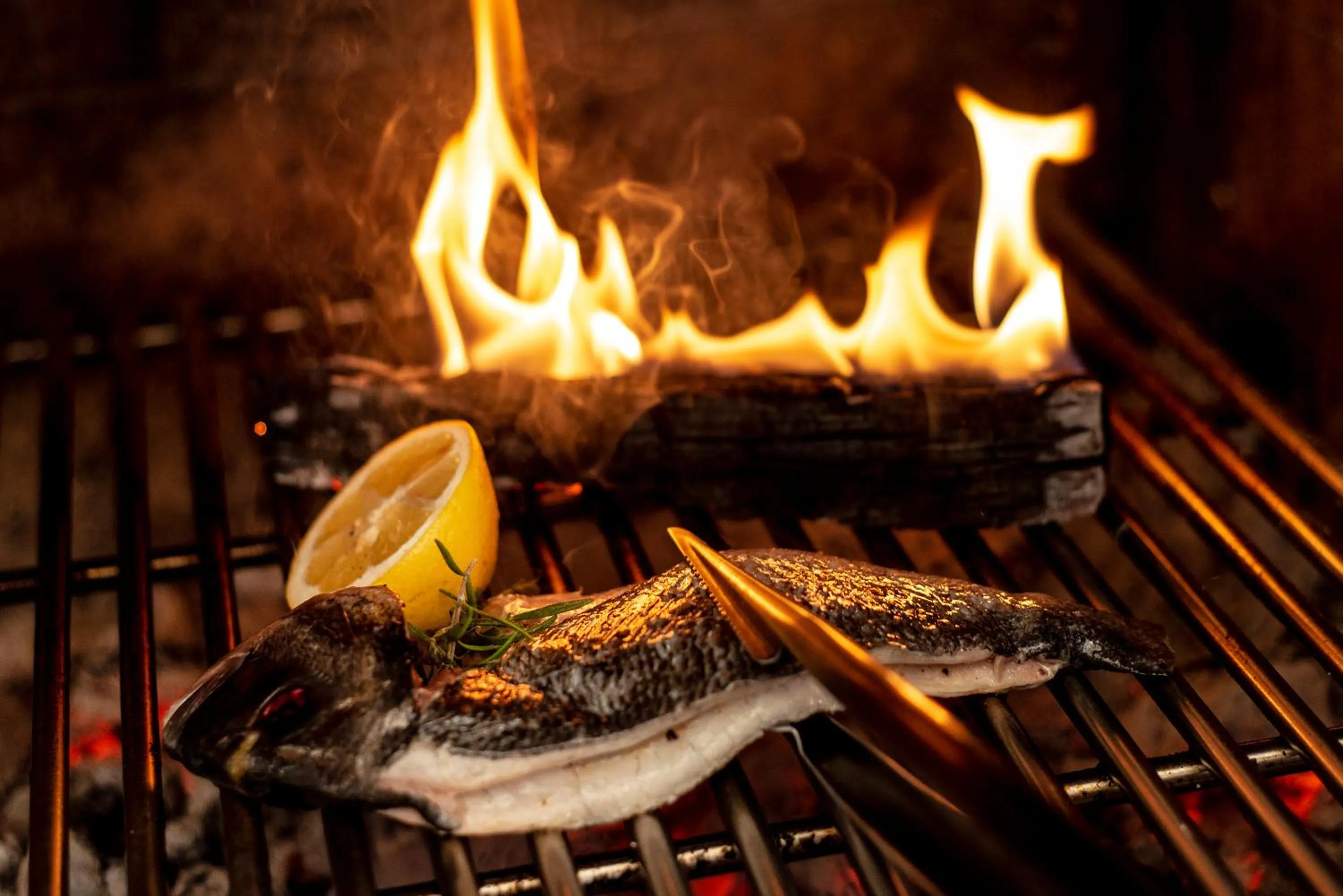 Restaurant/places to eat in GINGER Hotel