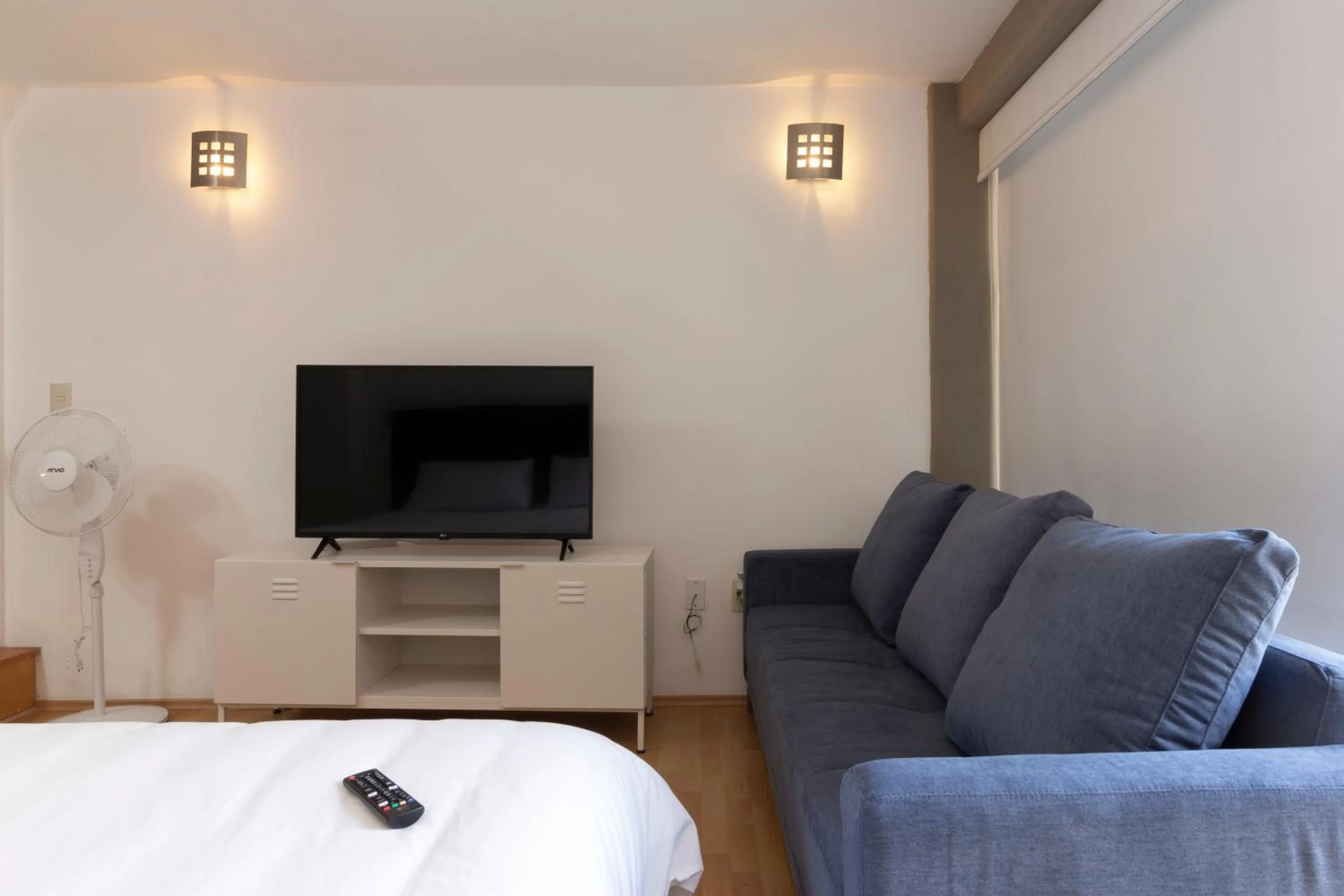 Living room in Prosperidad by HomiRent