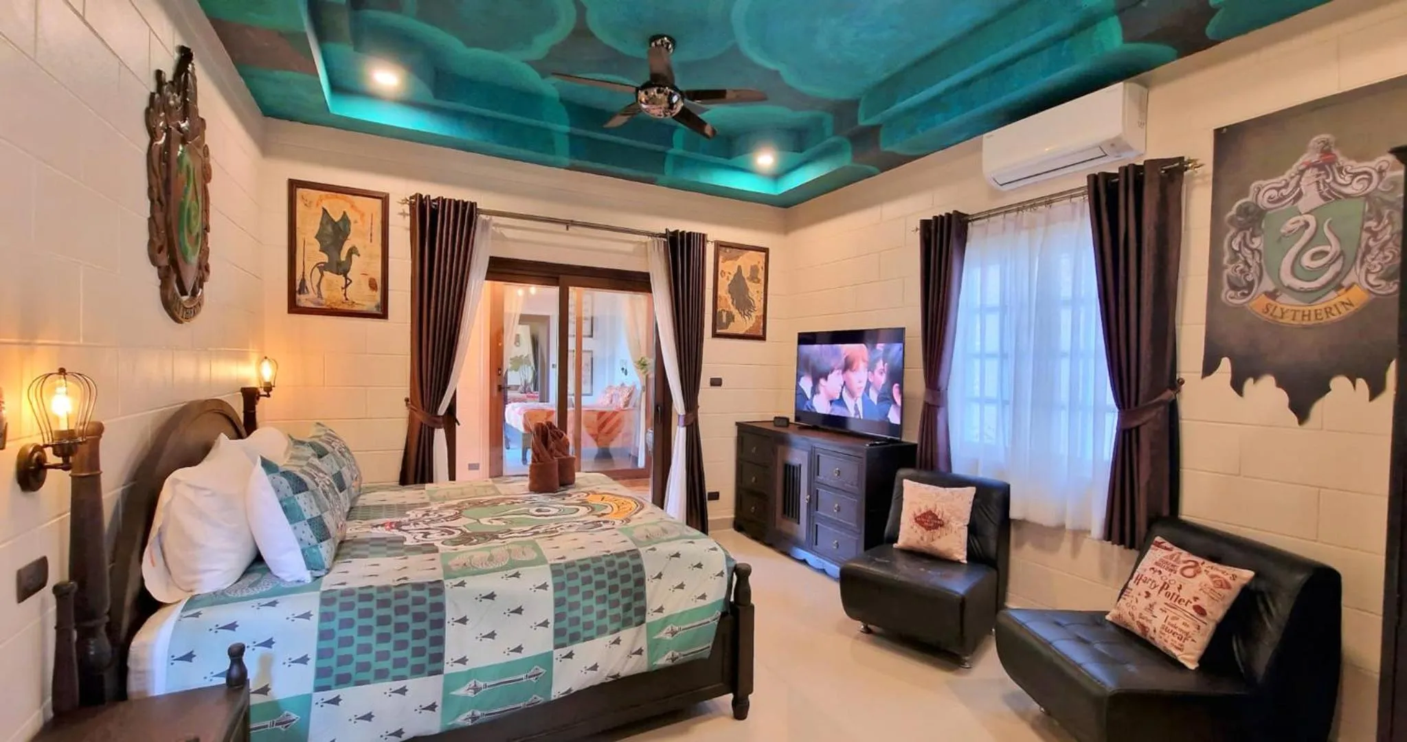 Bed in POTTERLAND Luxury Pool Villa Pattaya Walking Street 6 Bedrooms