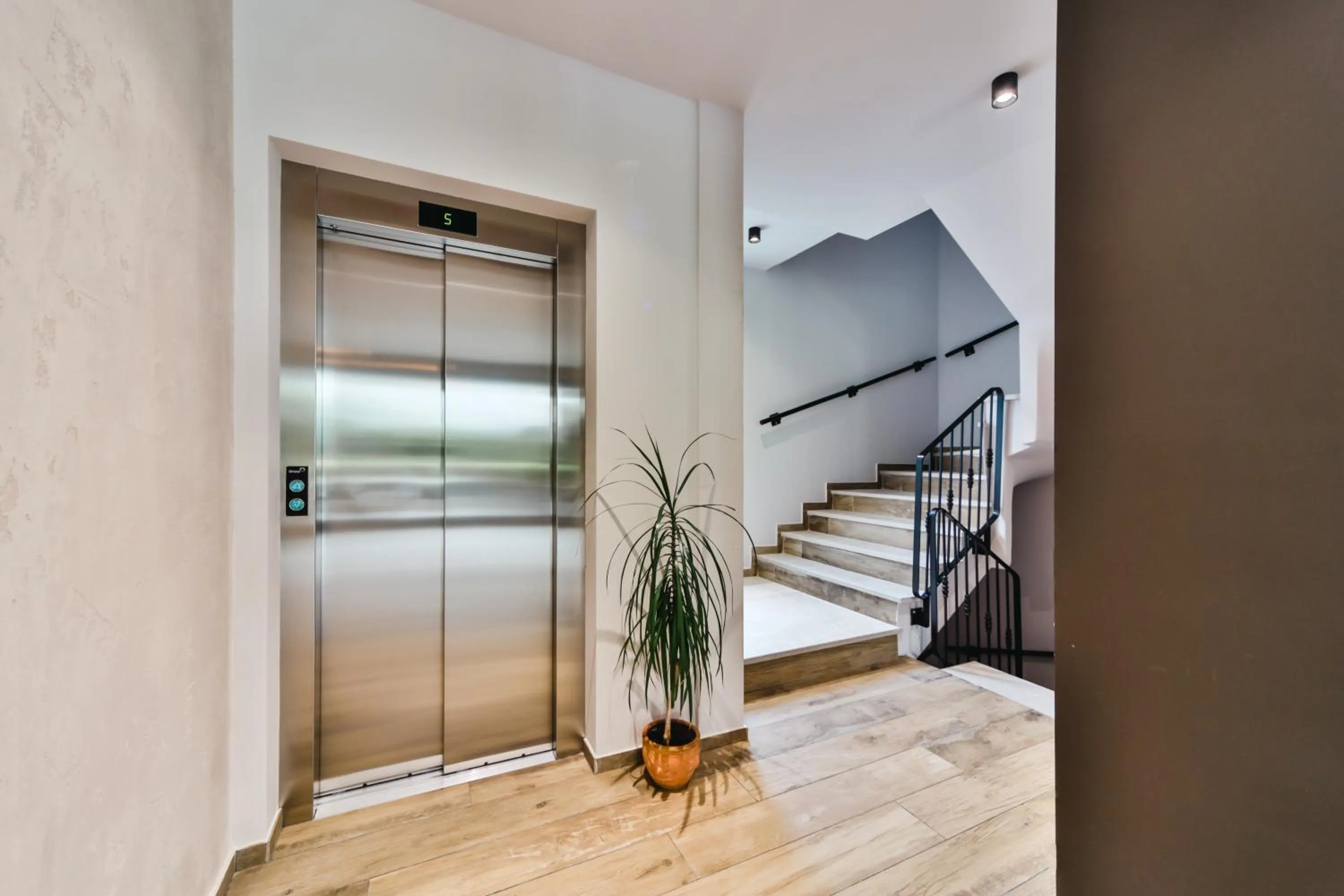 elevator in Hotel Vladimir