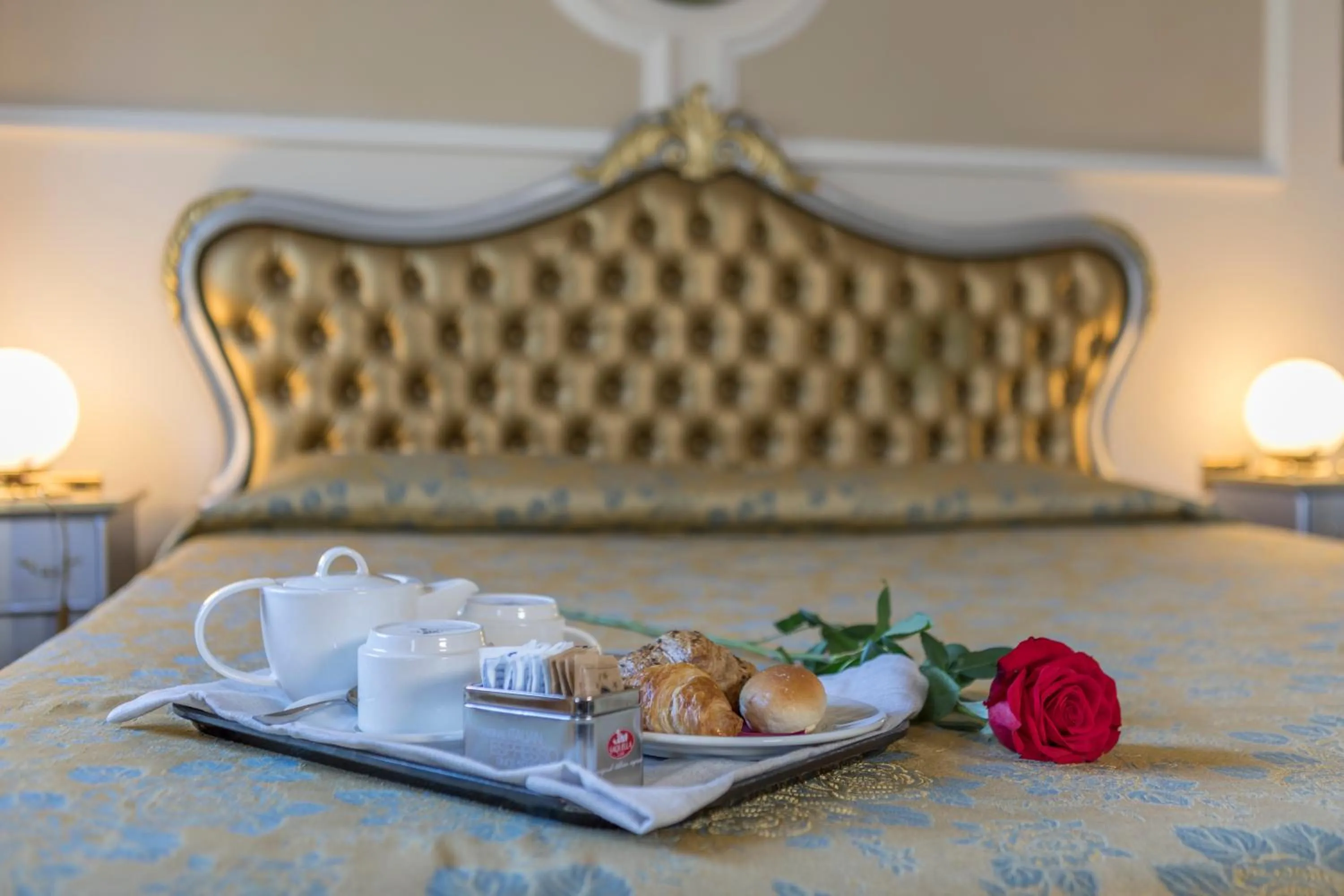 Bed in Hotel Villa Medici