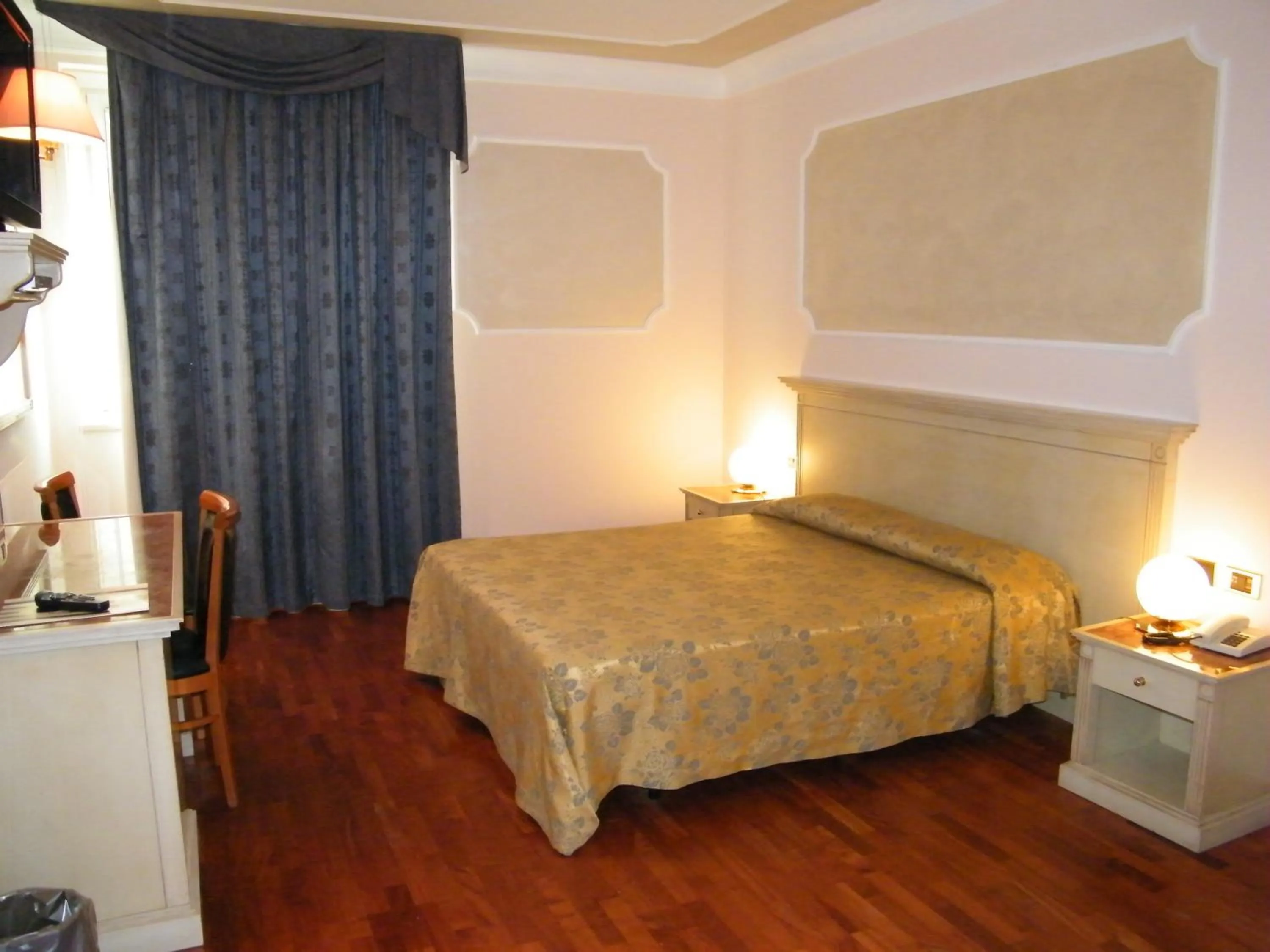 Bed in Hotel Villa Medici