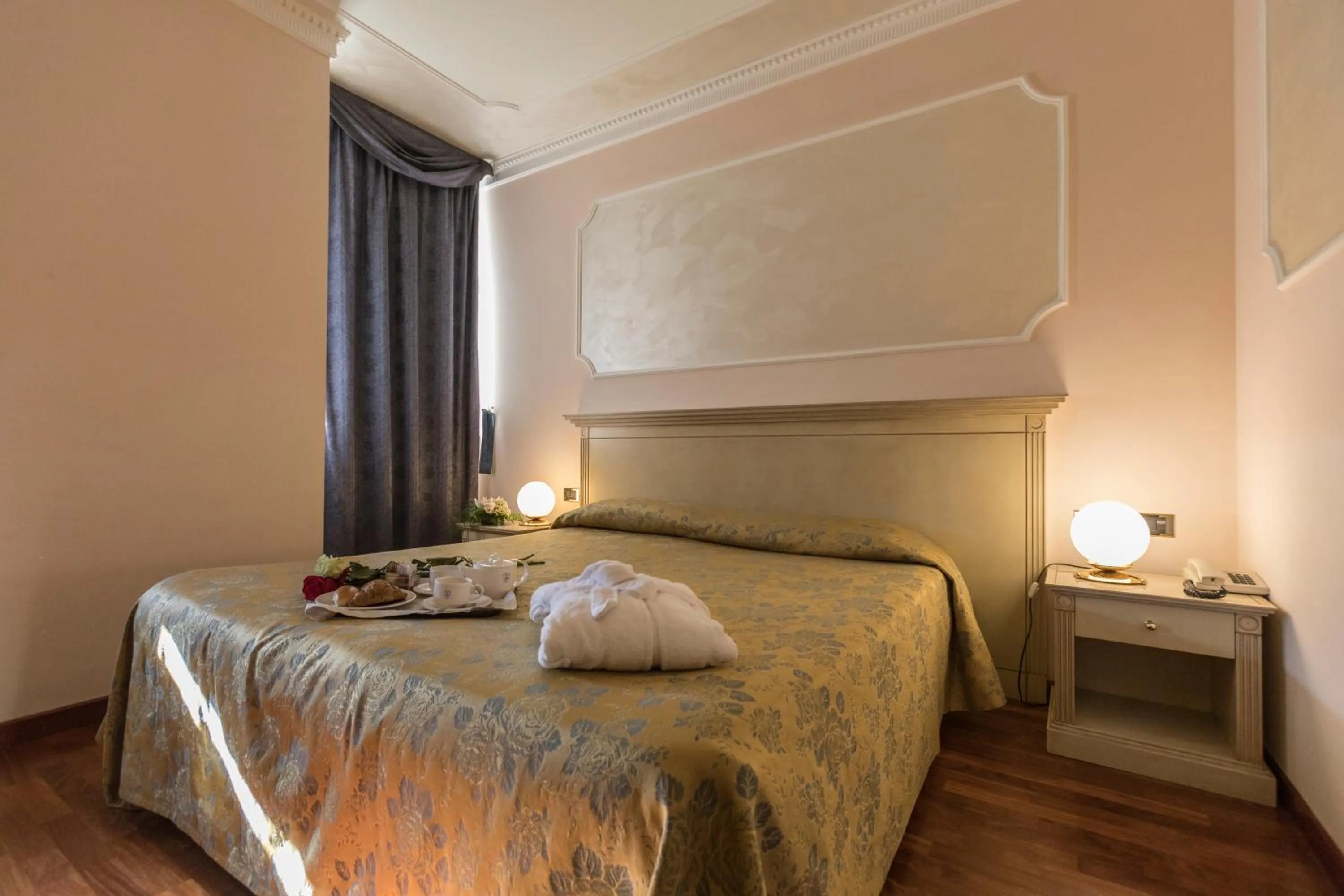 Bed in Hotel Villa Medici