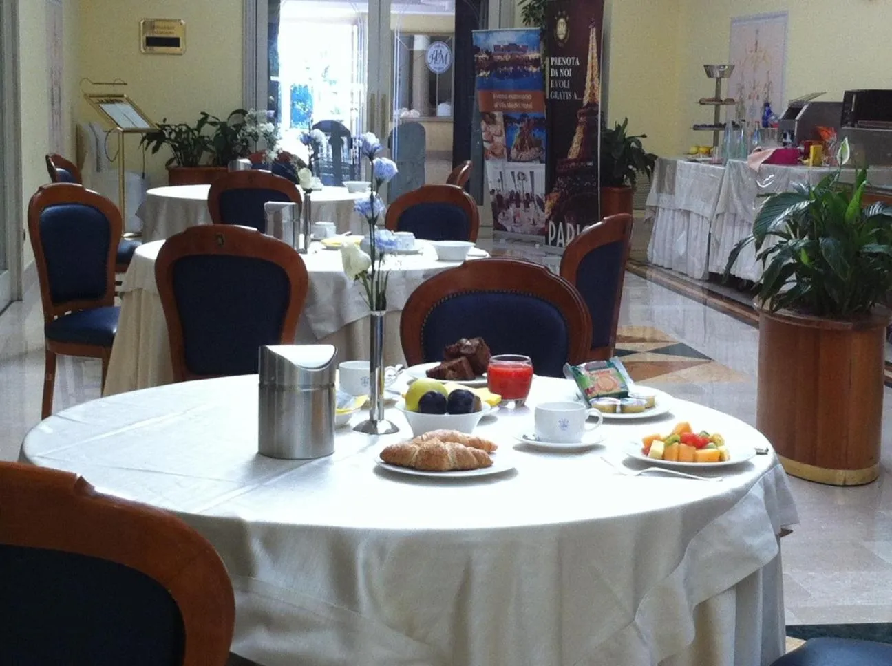 Restaurant/places to eat in Hotel Villa Medici