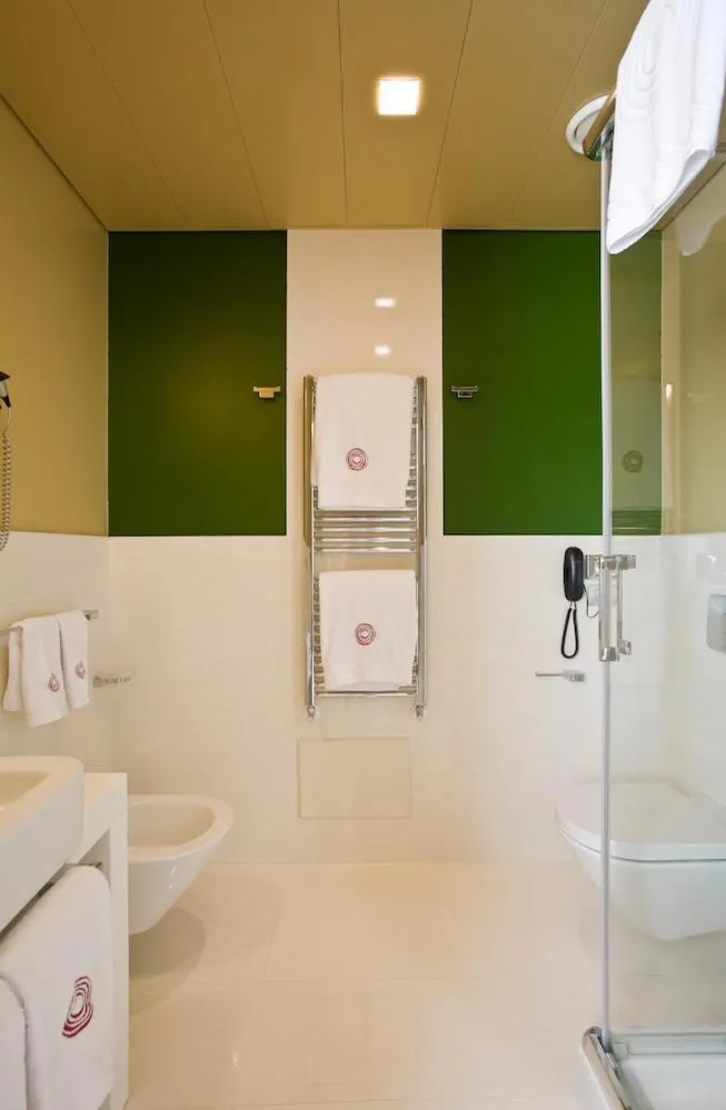 Bathroom in Eos Hotel