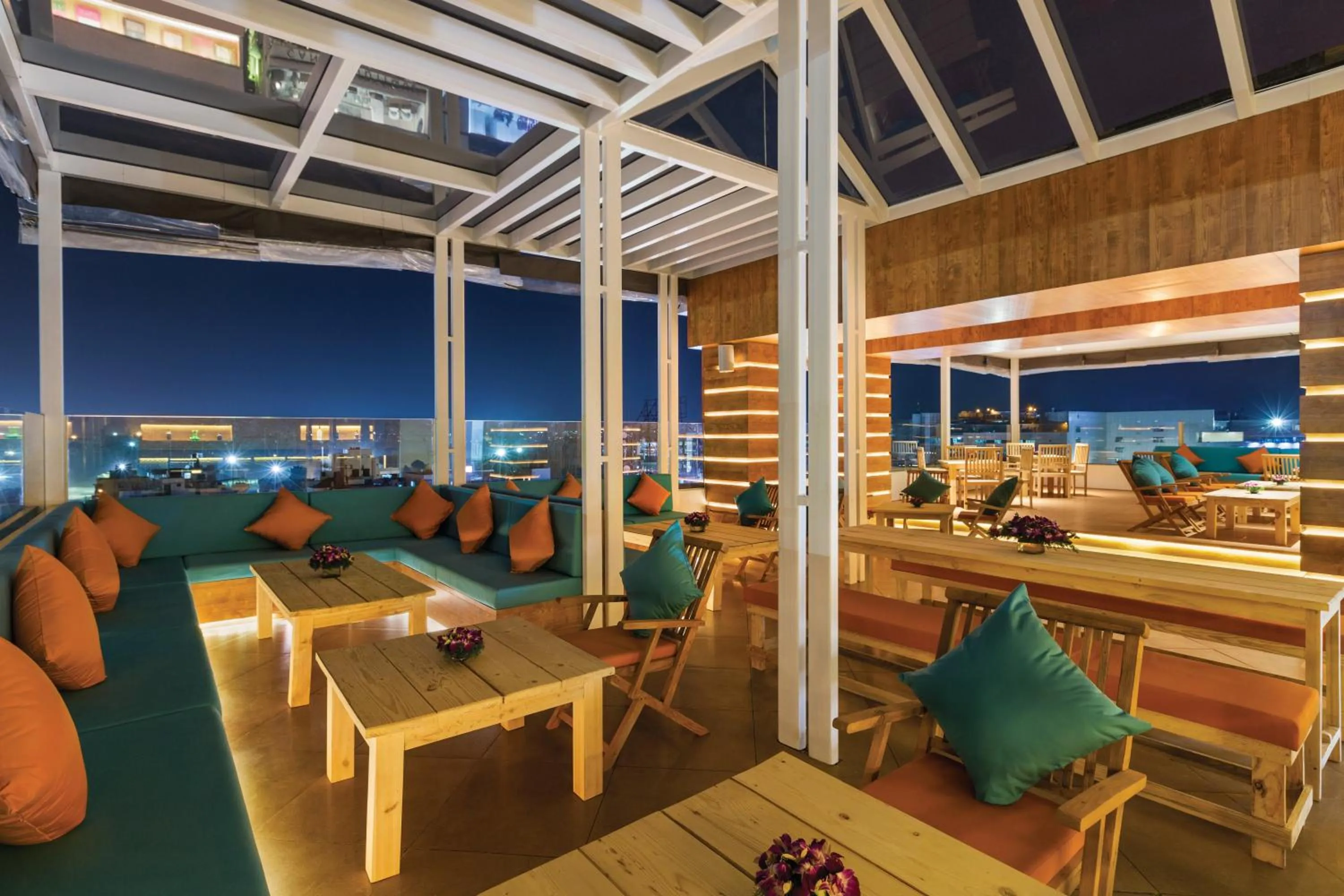 Lounge or bar in Ramada Encore Domlur Bangalore