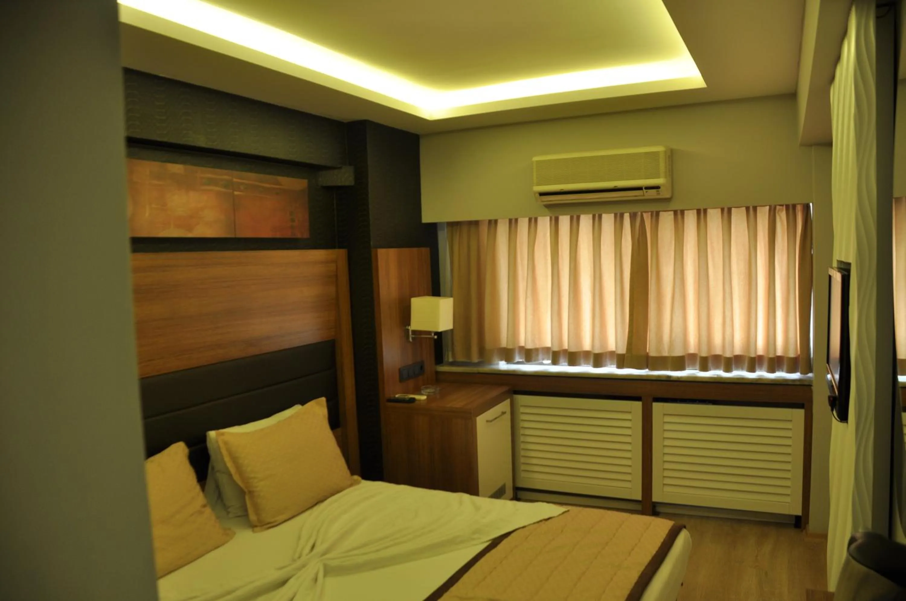 Photo of the whole room, Bed in İzmir Otel Kabaçam