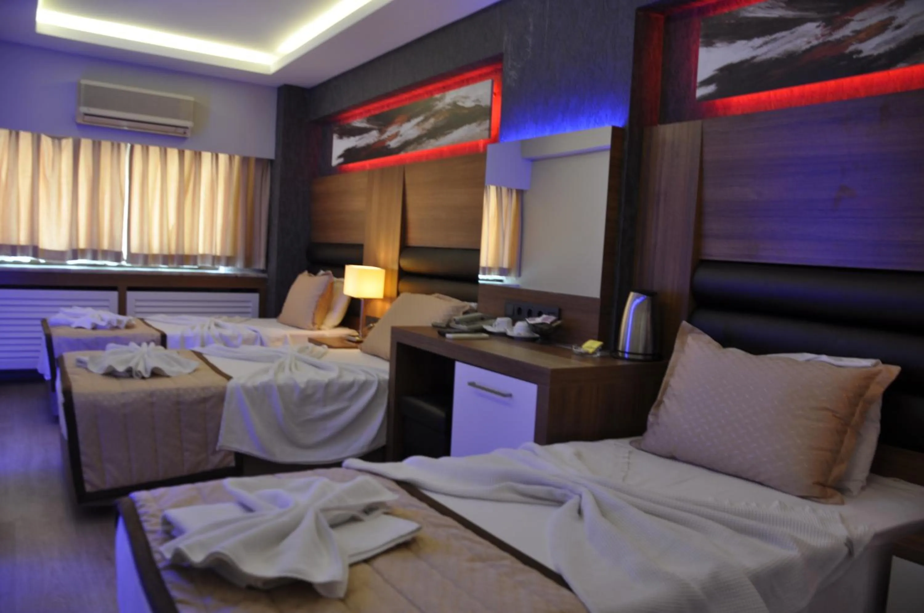 Photo of the whole room, Bed in İzmir Otel Kabaçam