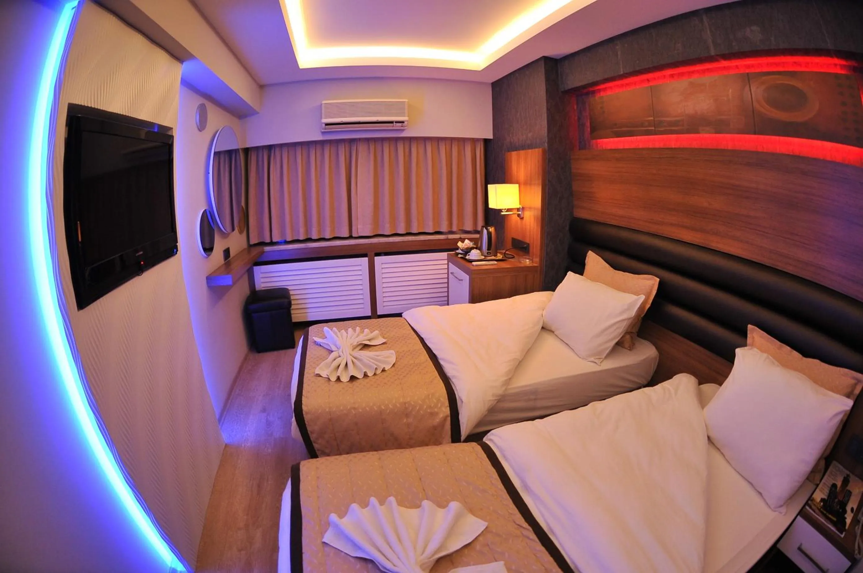 Photo of the whole room, Bed in İzmir Otel Kabaçam