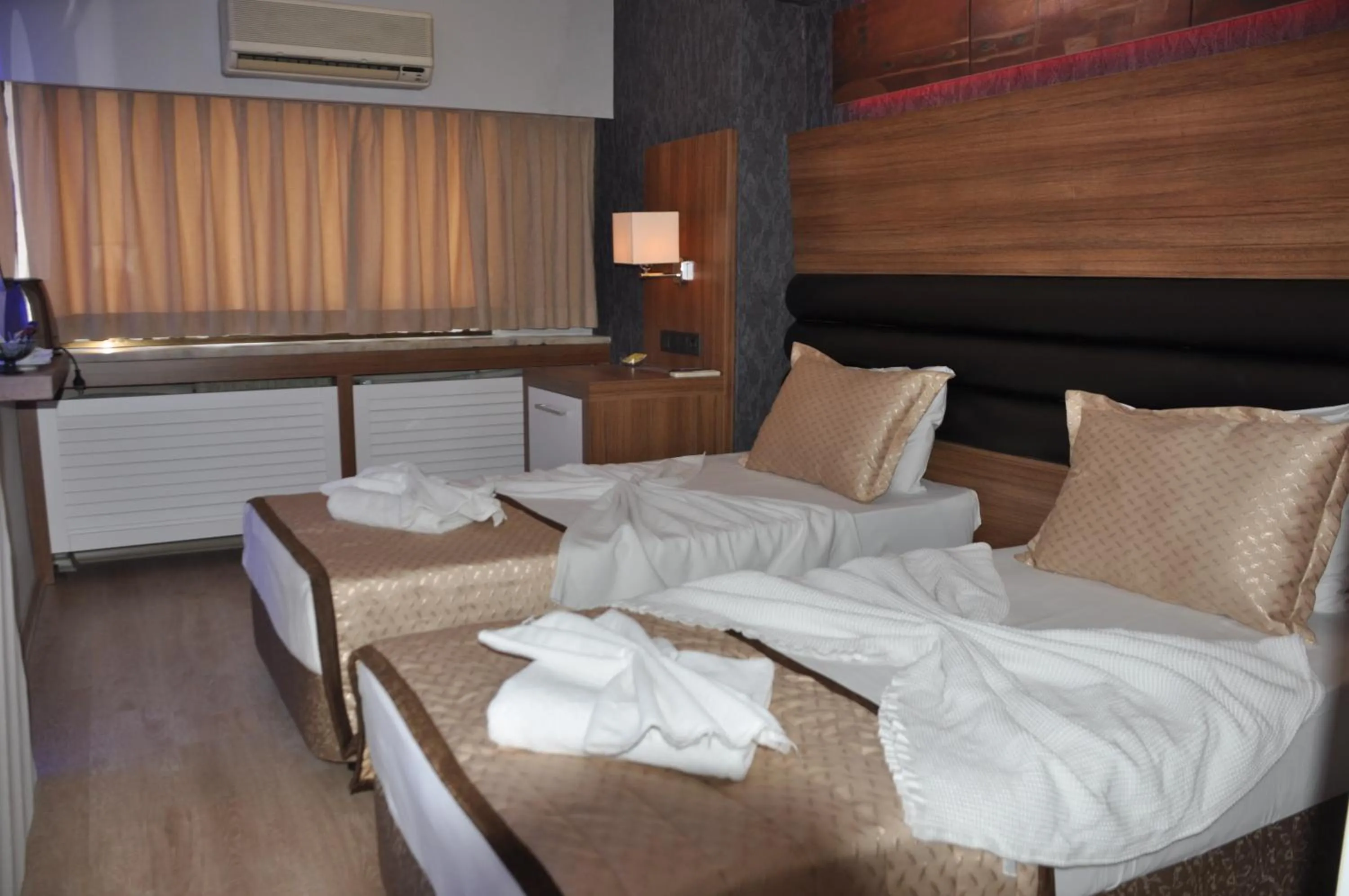 Photo of the whole room, Bed in İzmir Otel Kabaçam