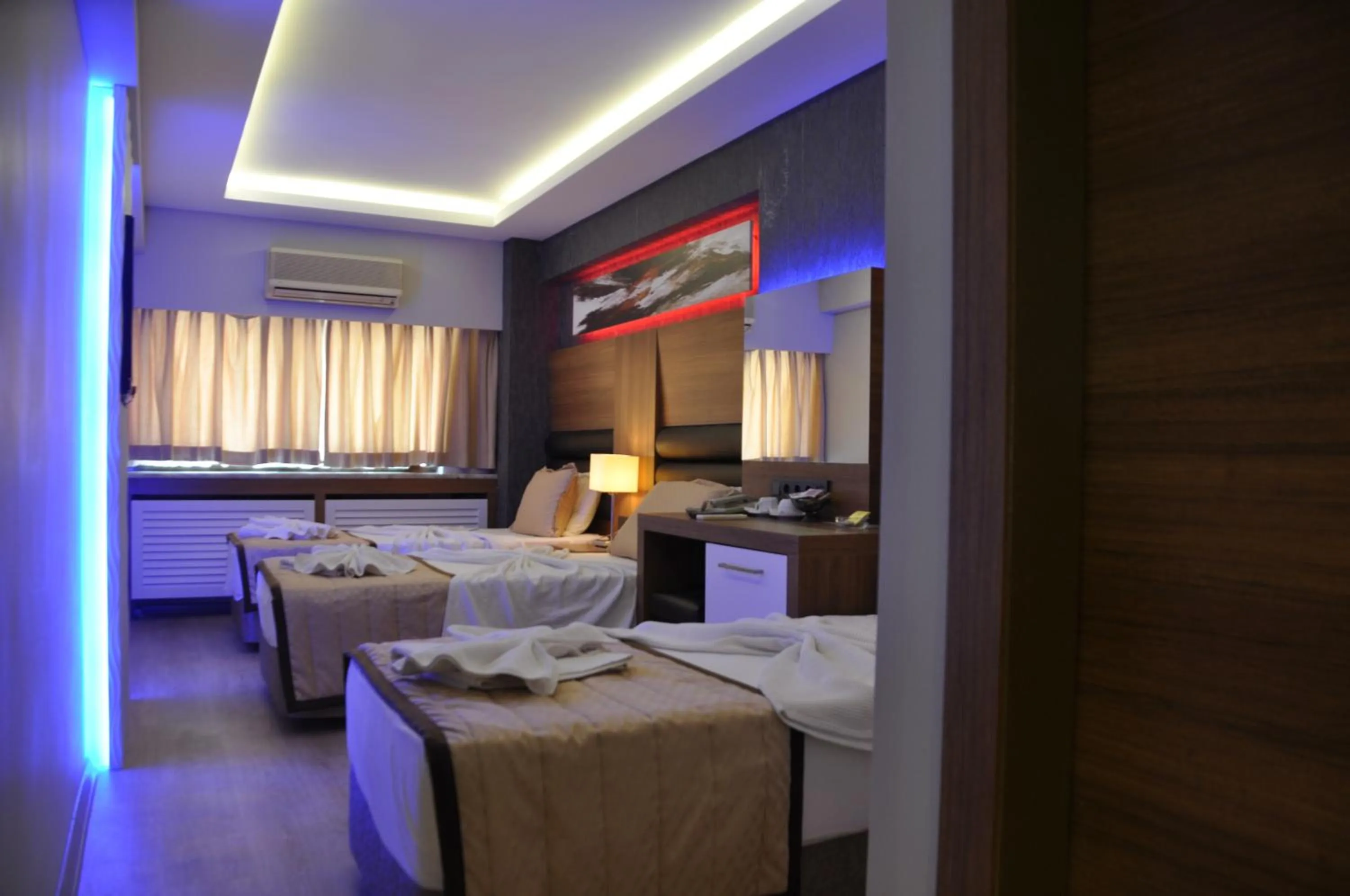 Photo of the whole room, Bed in İzmir Otel Kabaçam