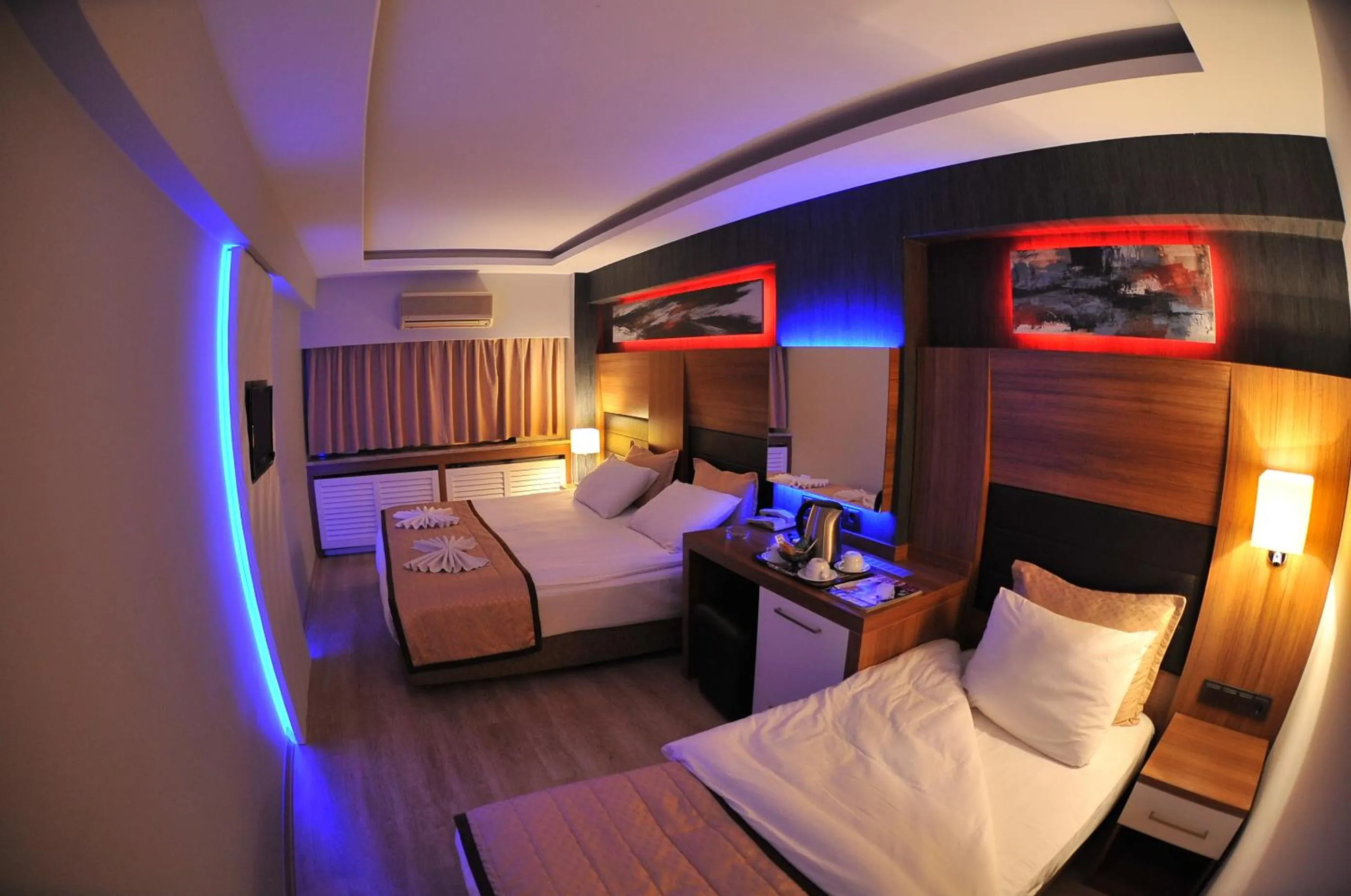 Photo of the whole room, Bed in İzmir Otel Kabaçam