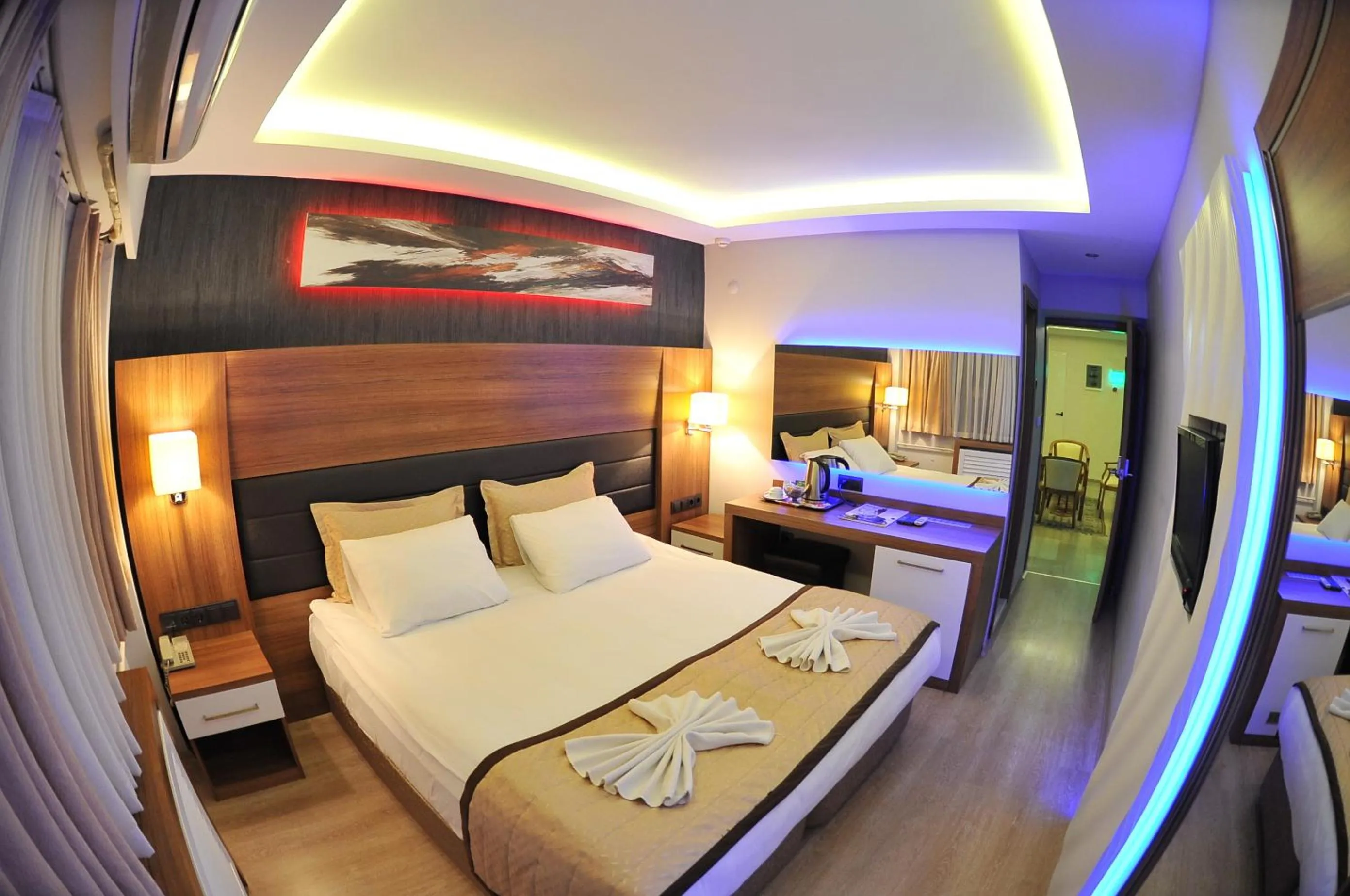 Photo of the whole room, Bed in İzmir Otel Kabaçam