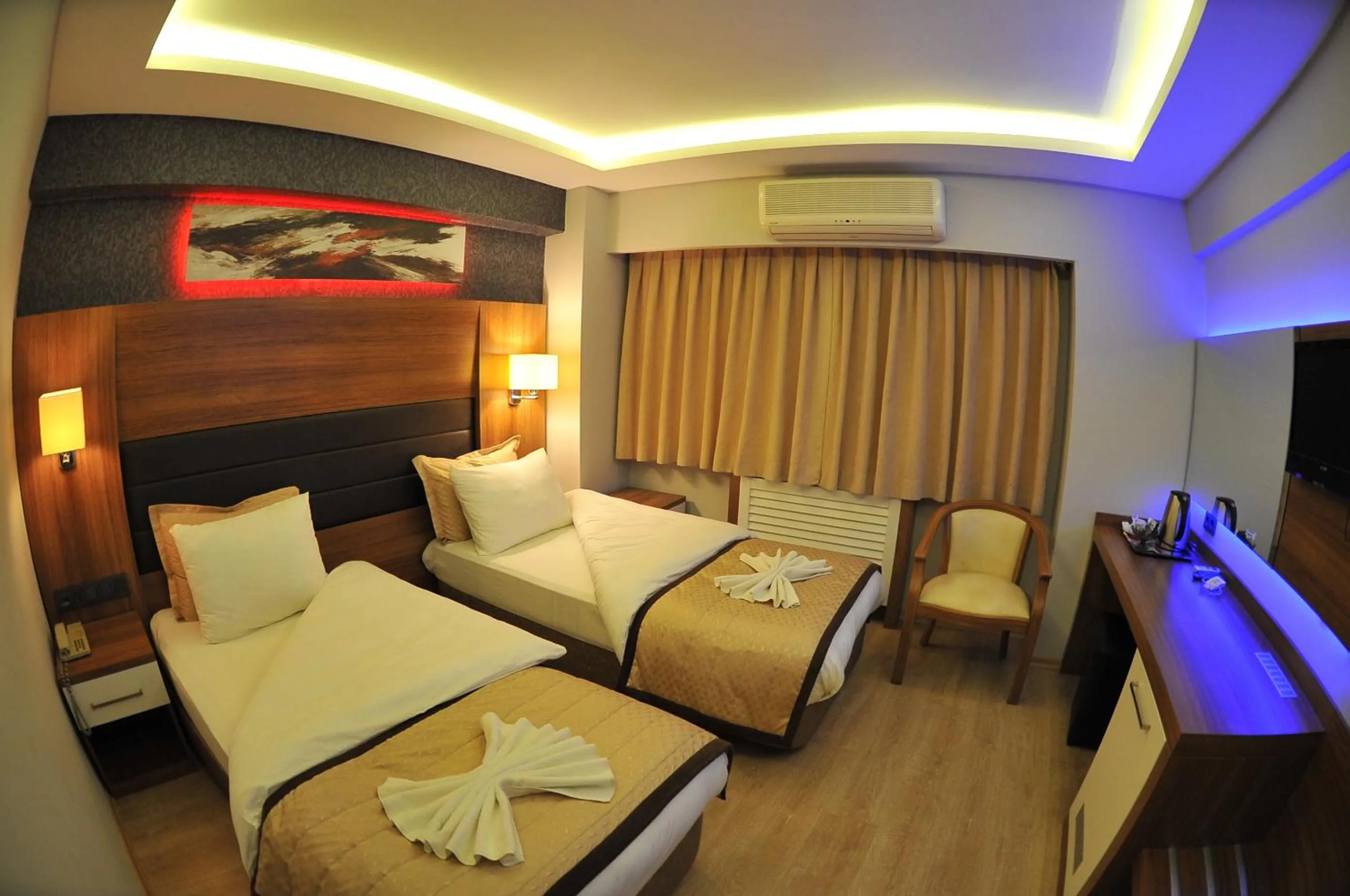 Photo of the whole room, Bed in İzmir Otel Kabaçam