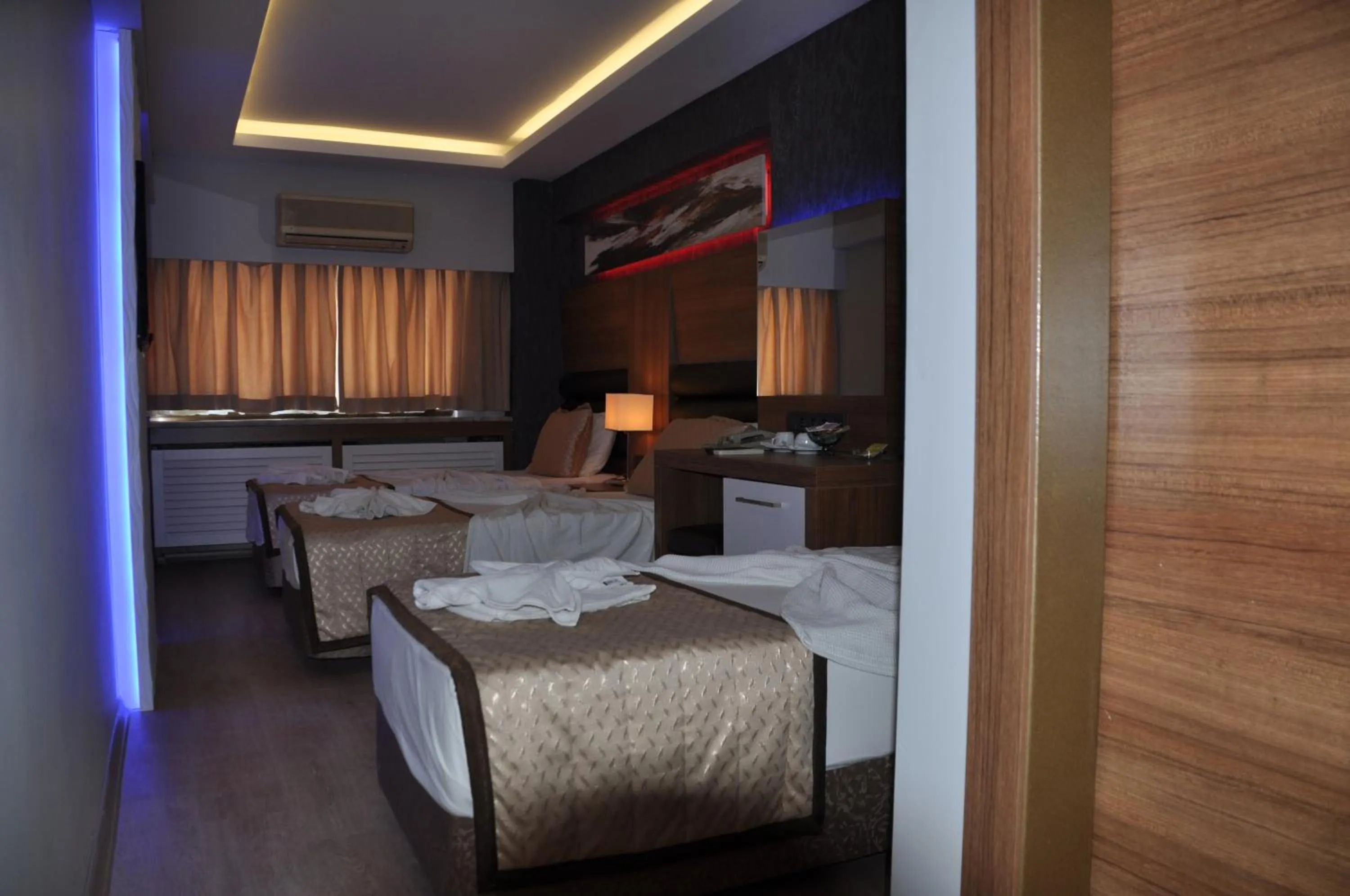 Photo of the whole room, Bed in İzmir Otel Kabaçam