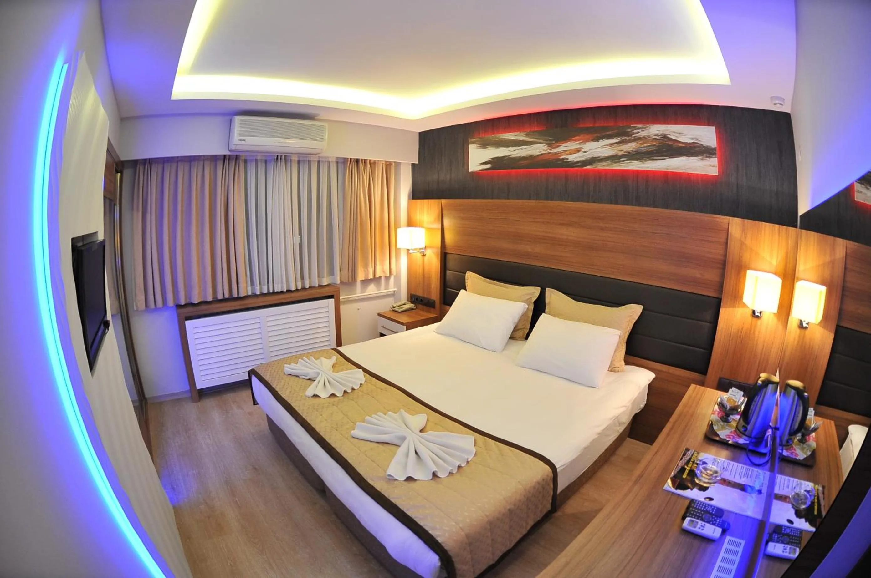Photo of the whole room, Bed in İzmir Otel Kabaçam
