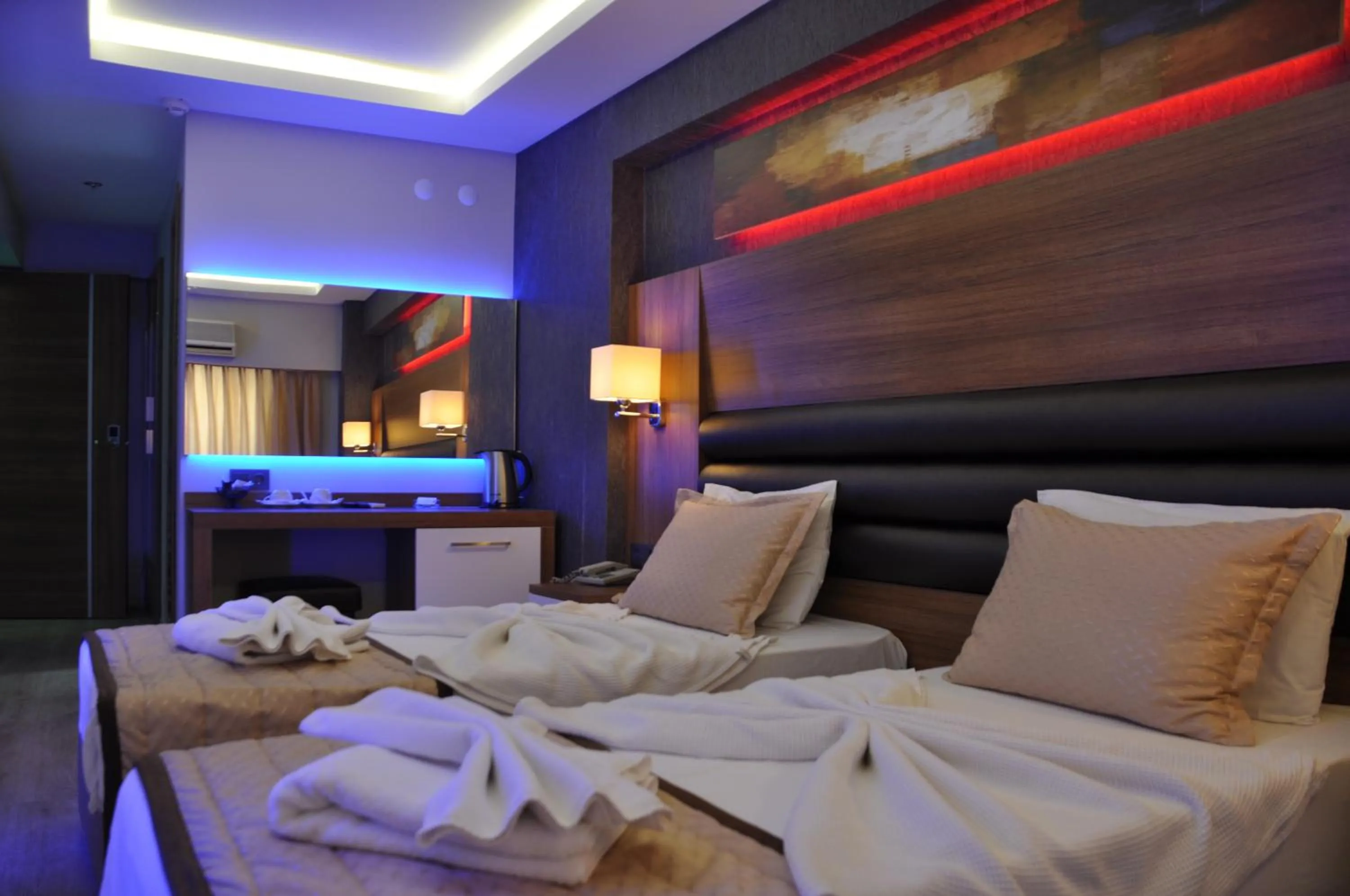 Photo of the whole room, Bed in İzmir Otel Kabaçam