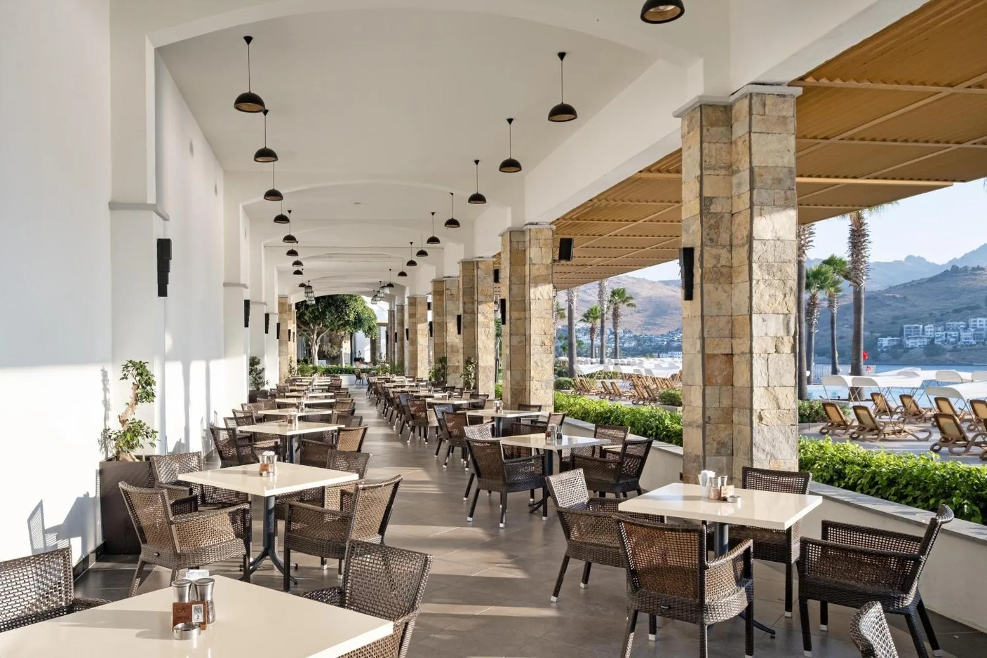 Restaurant/places to eat in Xanadu Island