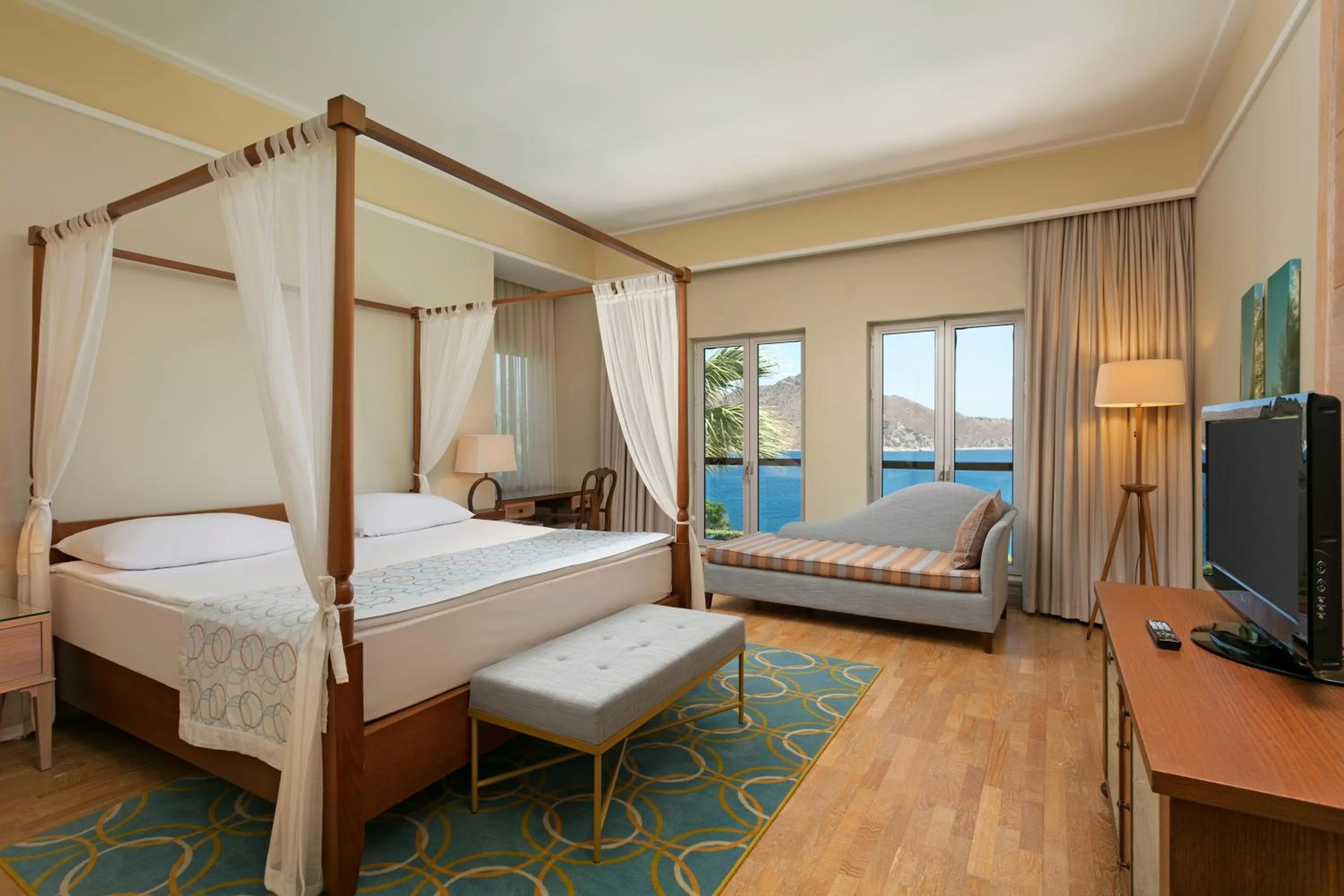 Bed in Xanadu Island