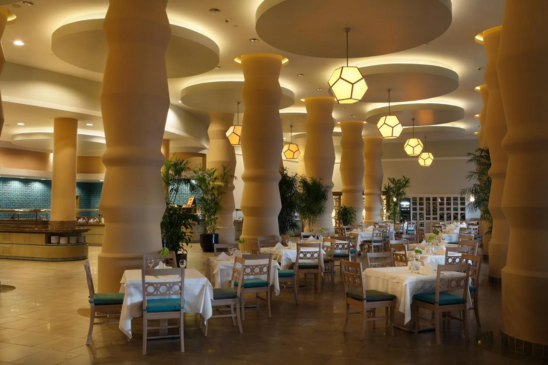 Restaurant/places to eat in Xanadu Island