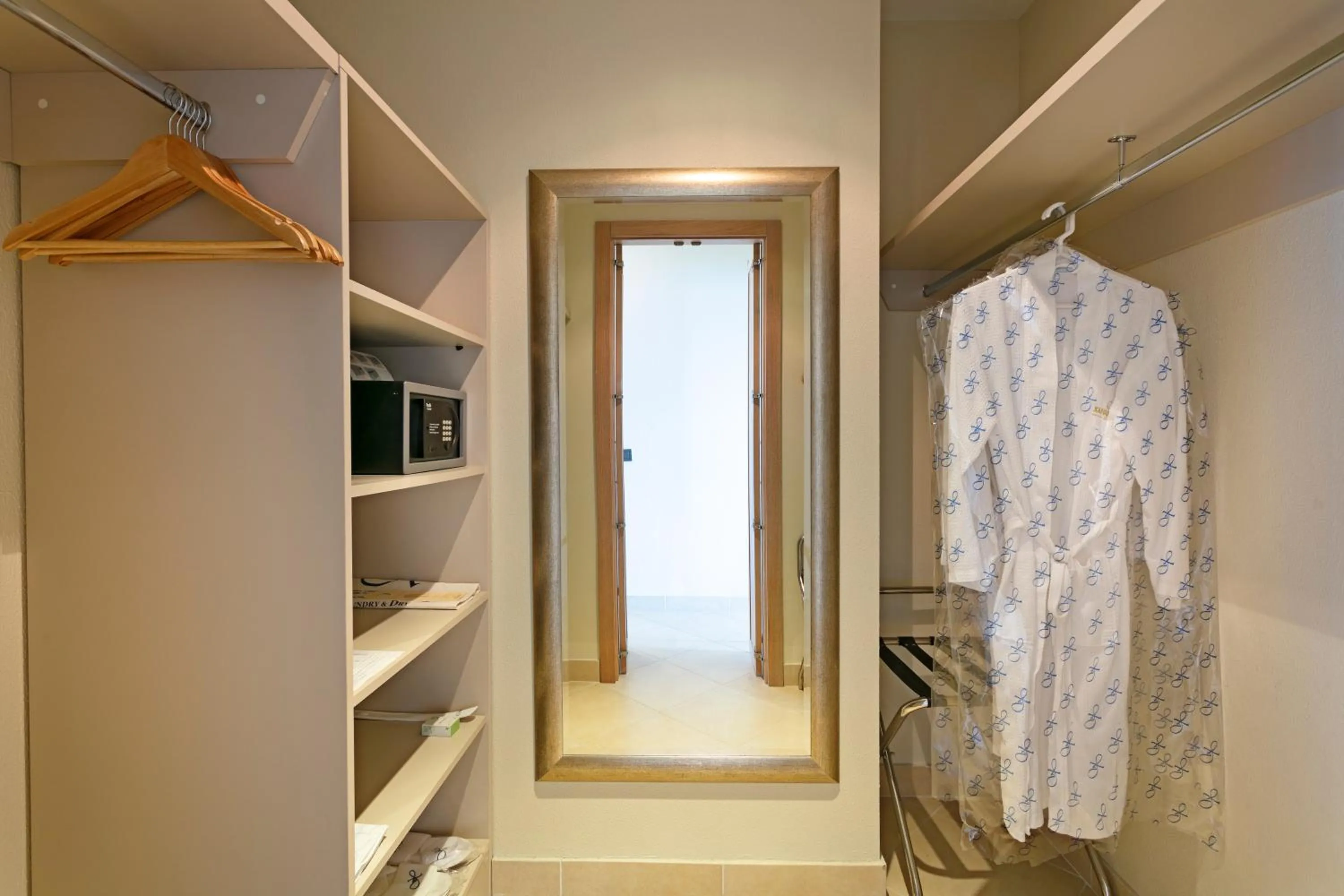 Shower in Xanadu Island