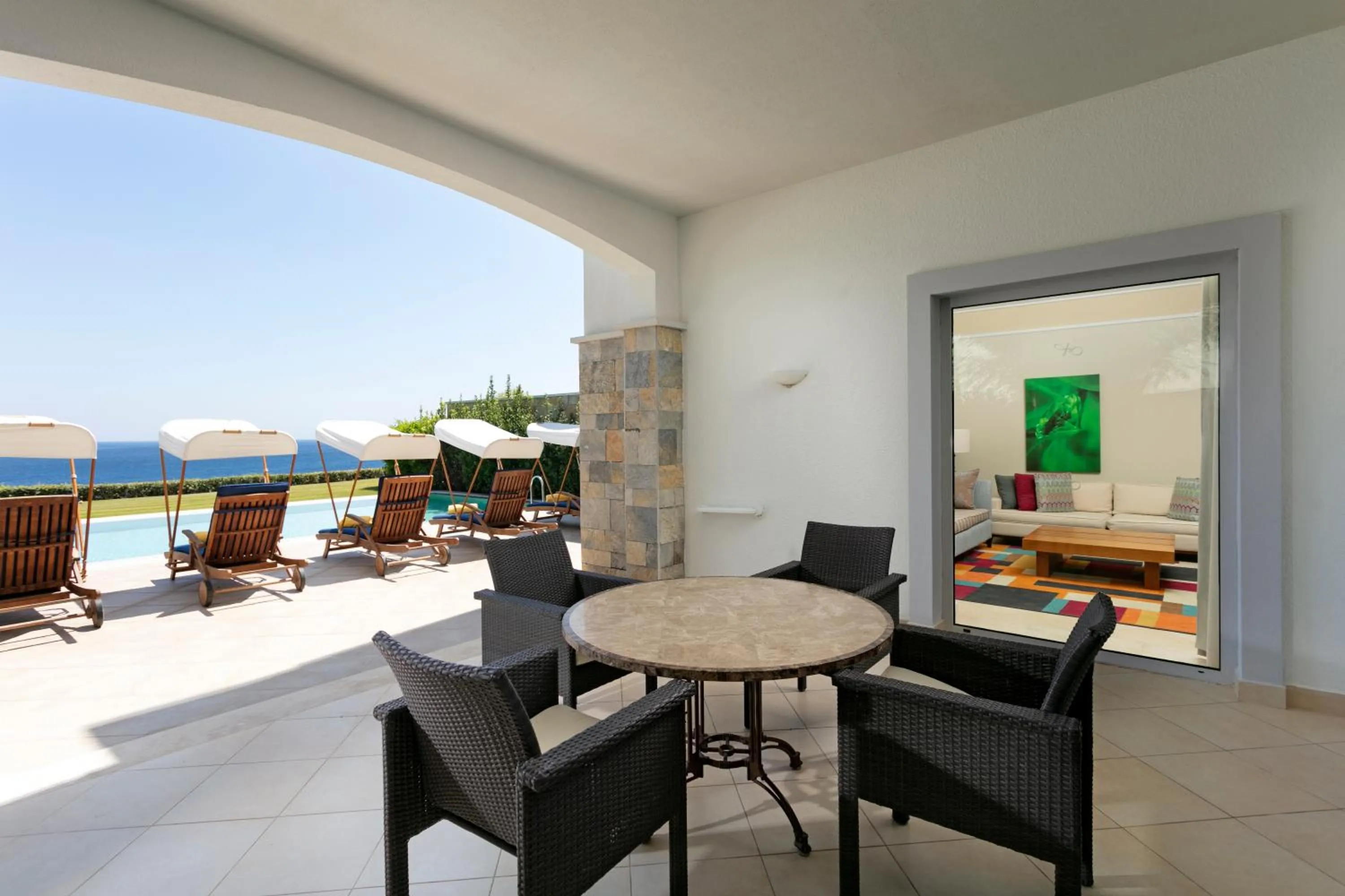 Restaurant/places to eat in Xanadu Island