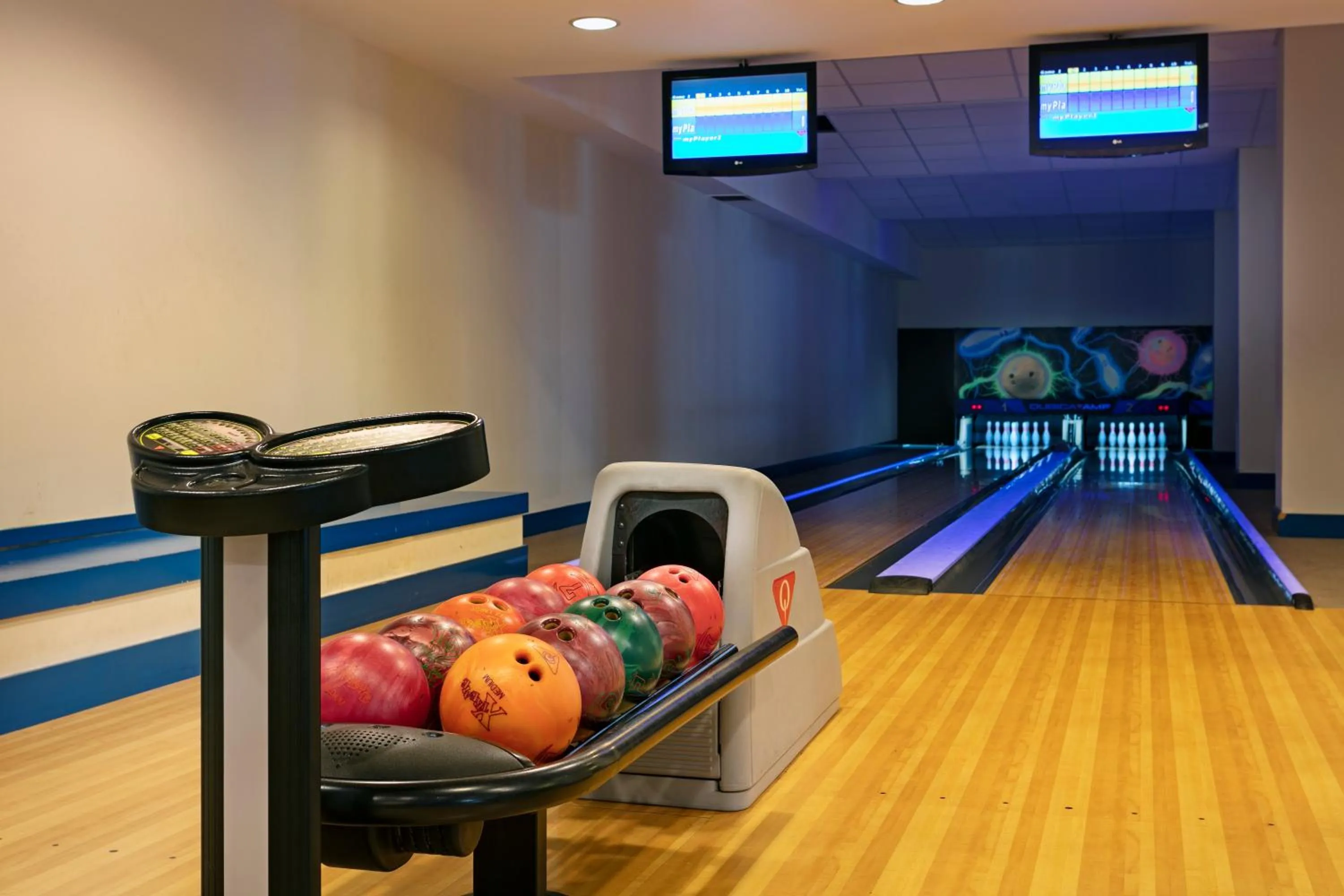 Bowling in Xanadu Island