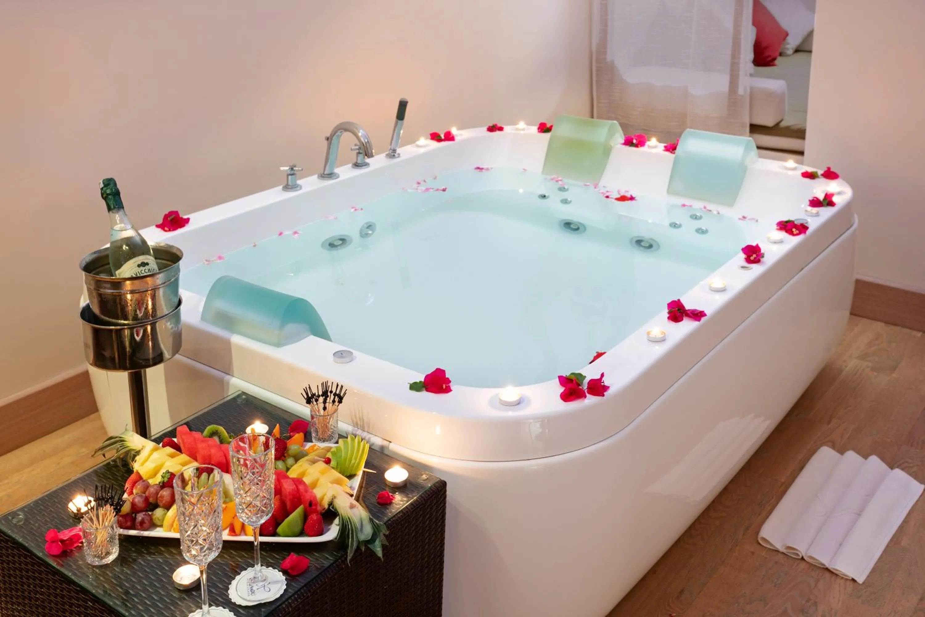 Hot Tub in Xanadu Island