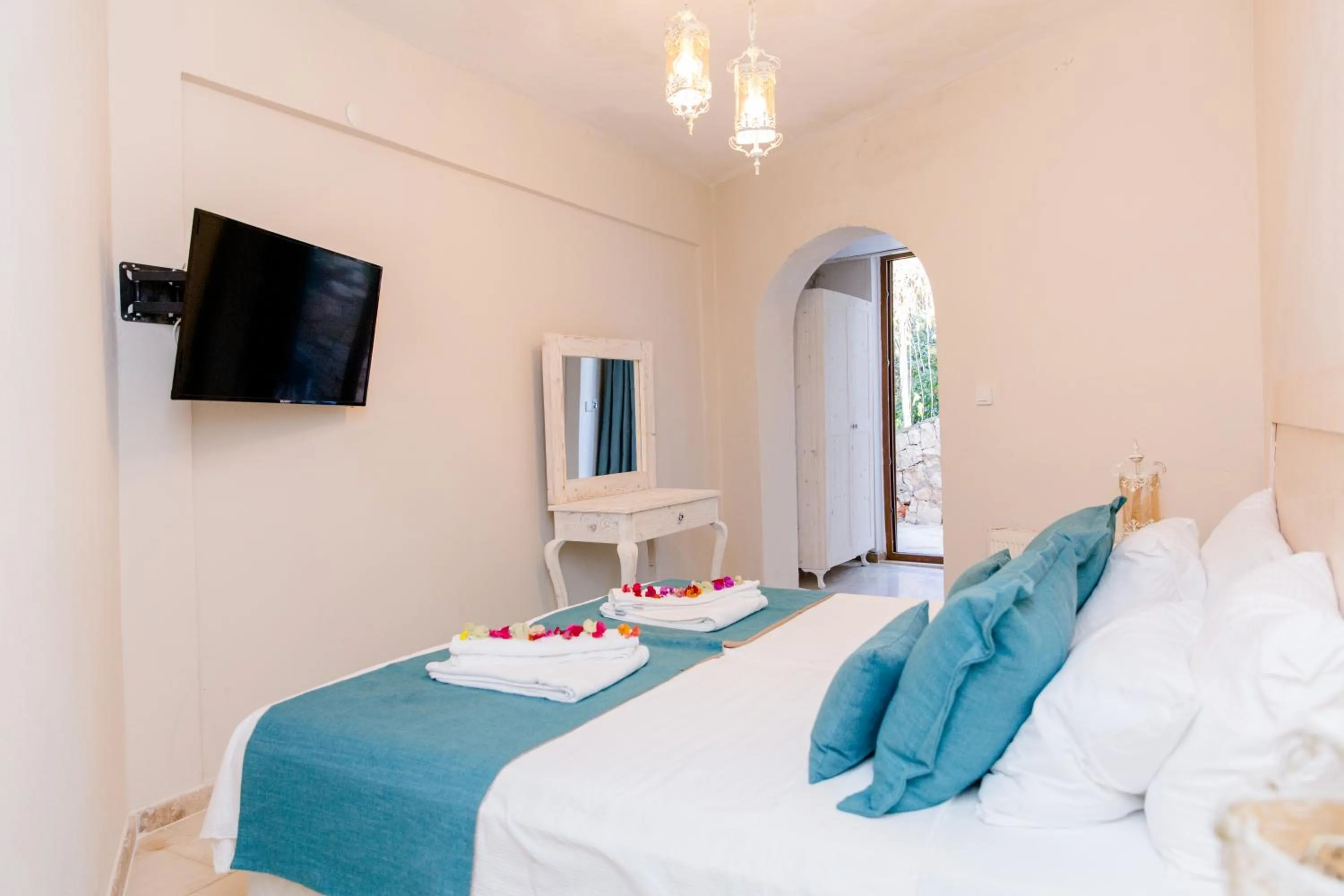 Bedroom, Bed in Club Hotel Barbarossa