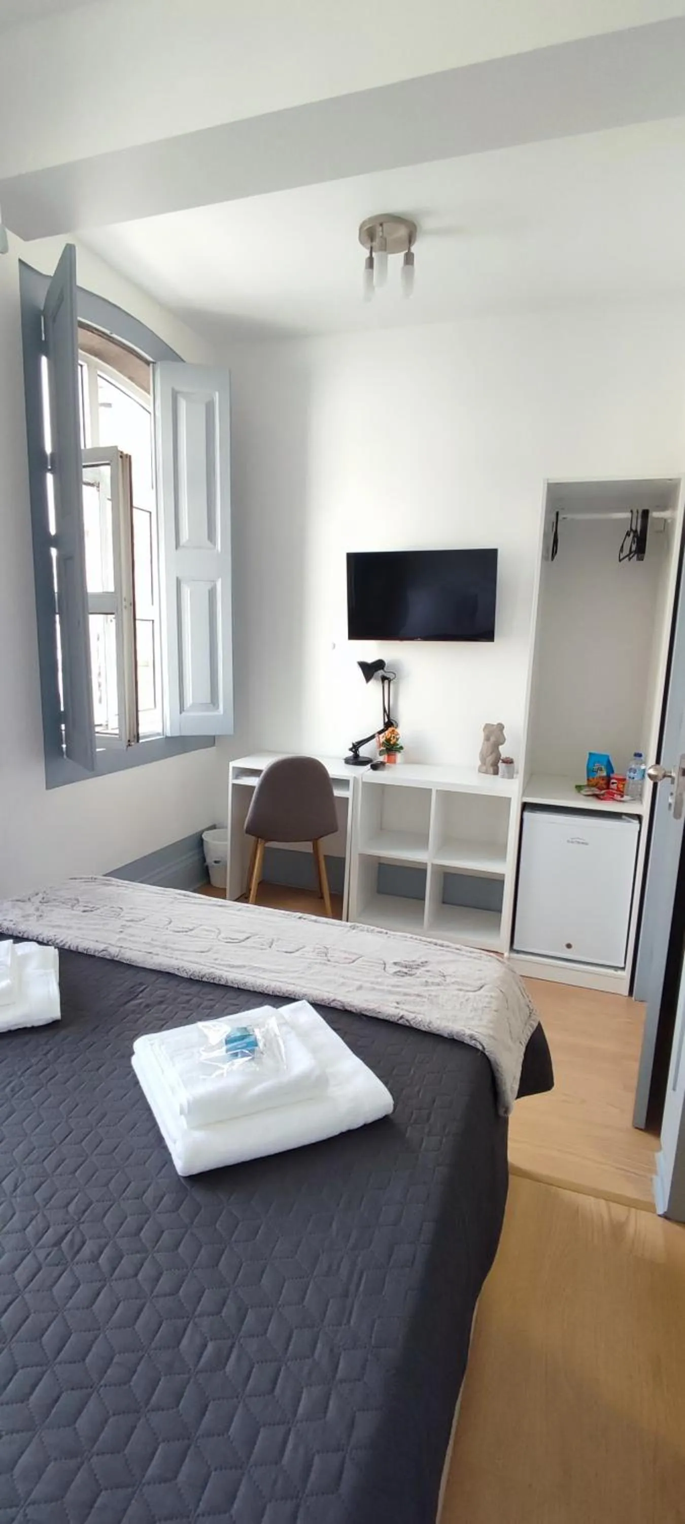 Photo of the whole room in Vila Santa Cruz Guest House