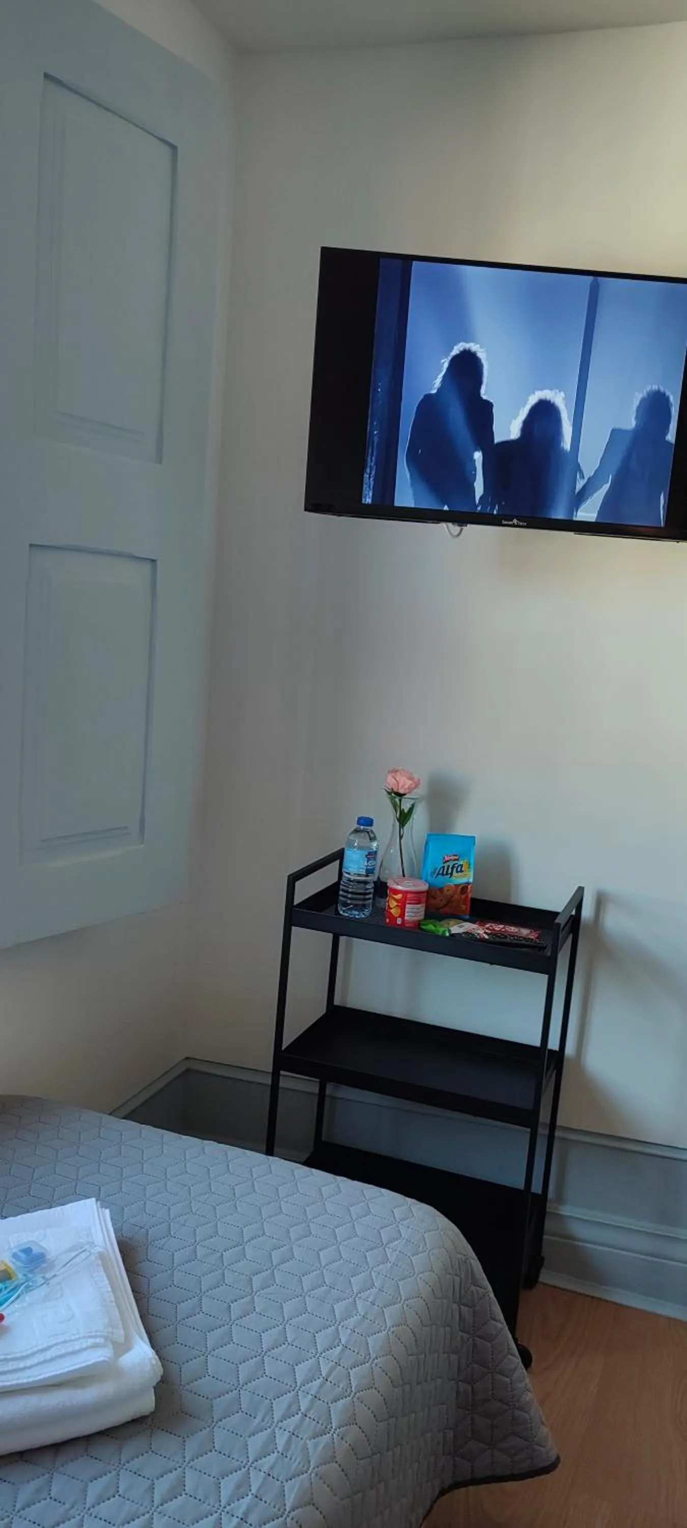 TV and multimedia, Bed in Vila Santa Cruz Guest House