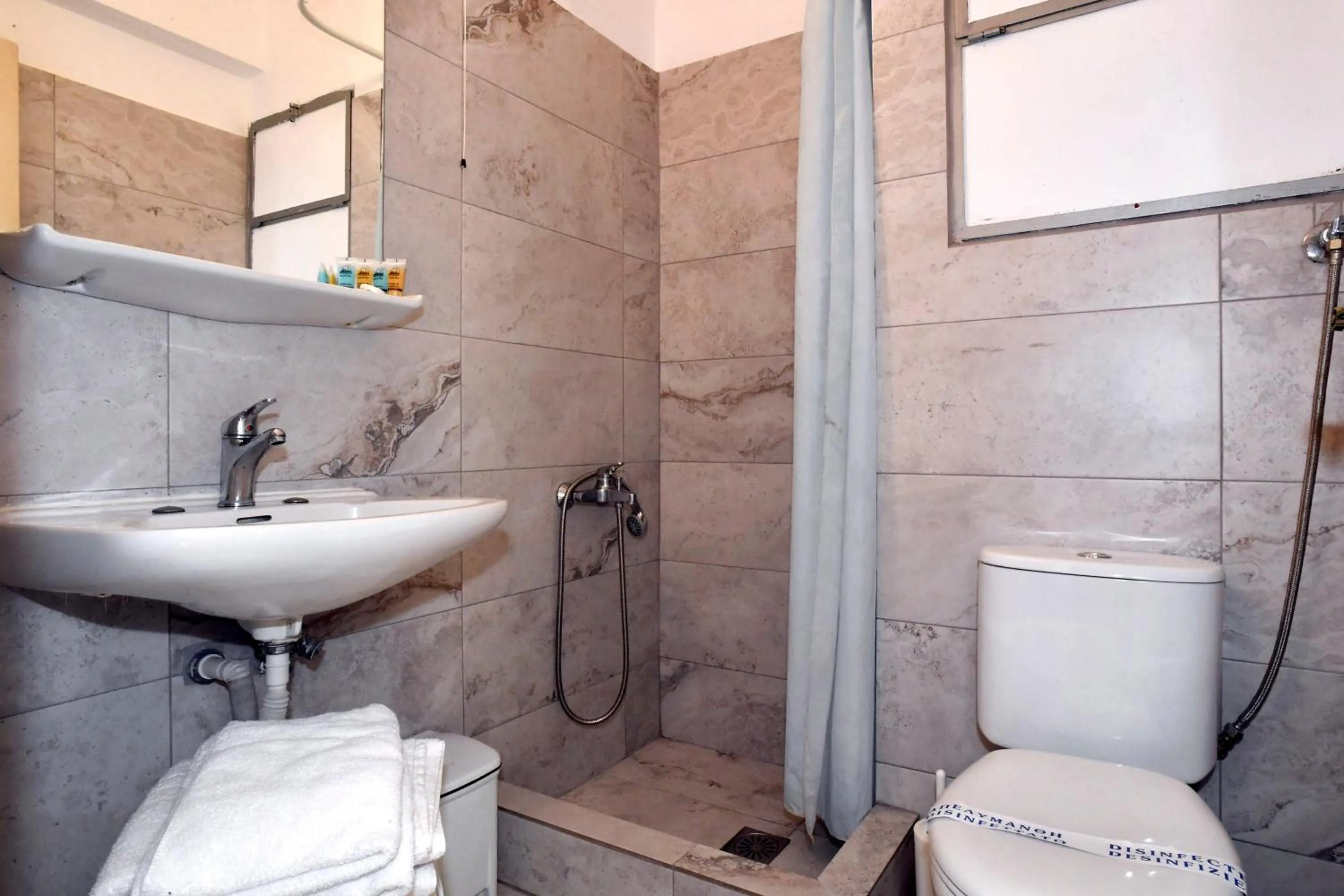 Bathroom in Siagas Beach Hotel